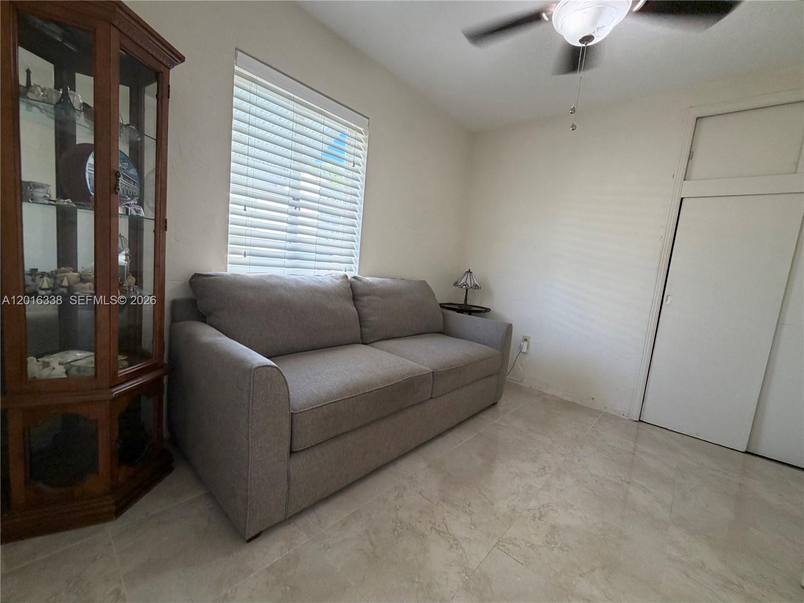 HOLLYWOOD LITTLE RANCHES - Residential