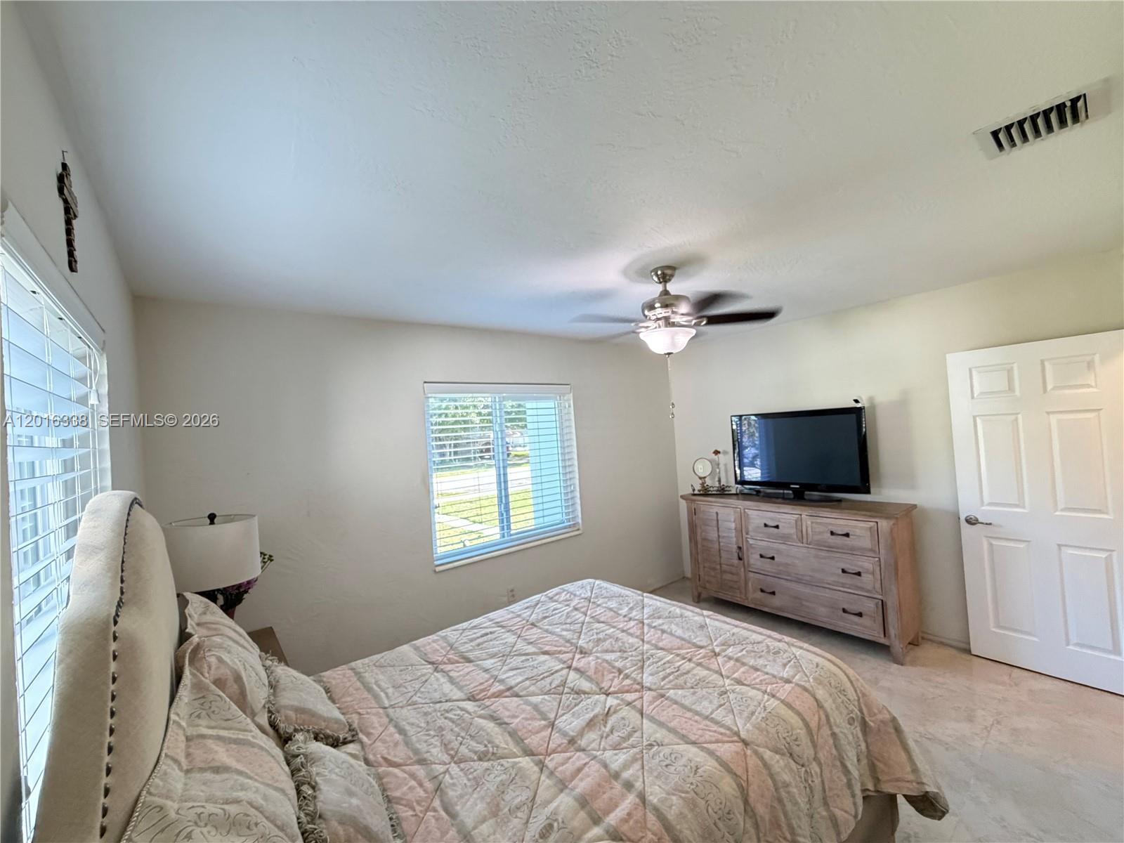 HOLLYWOOD LITTLE RANCHES - Residential