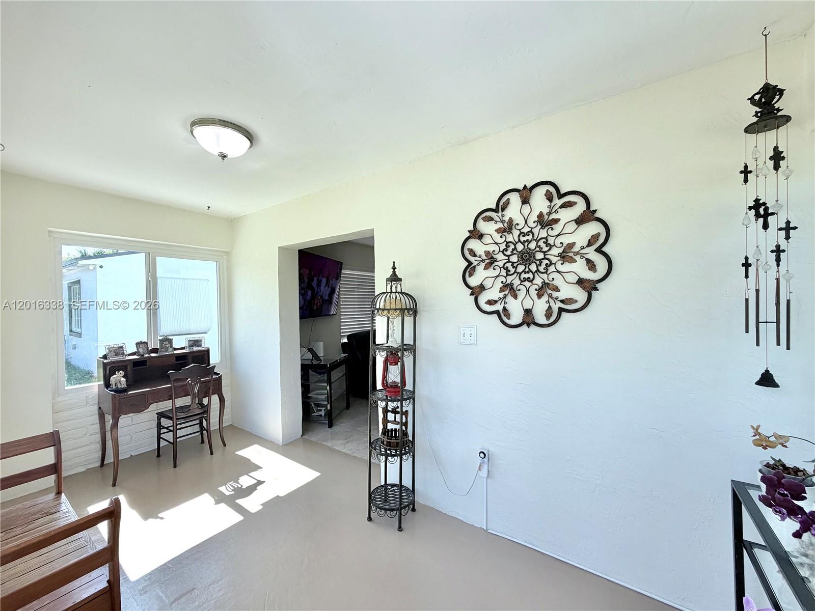 HOLLYWOOD LITTLE RANCHES - Residential