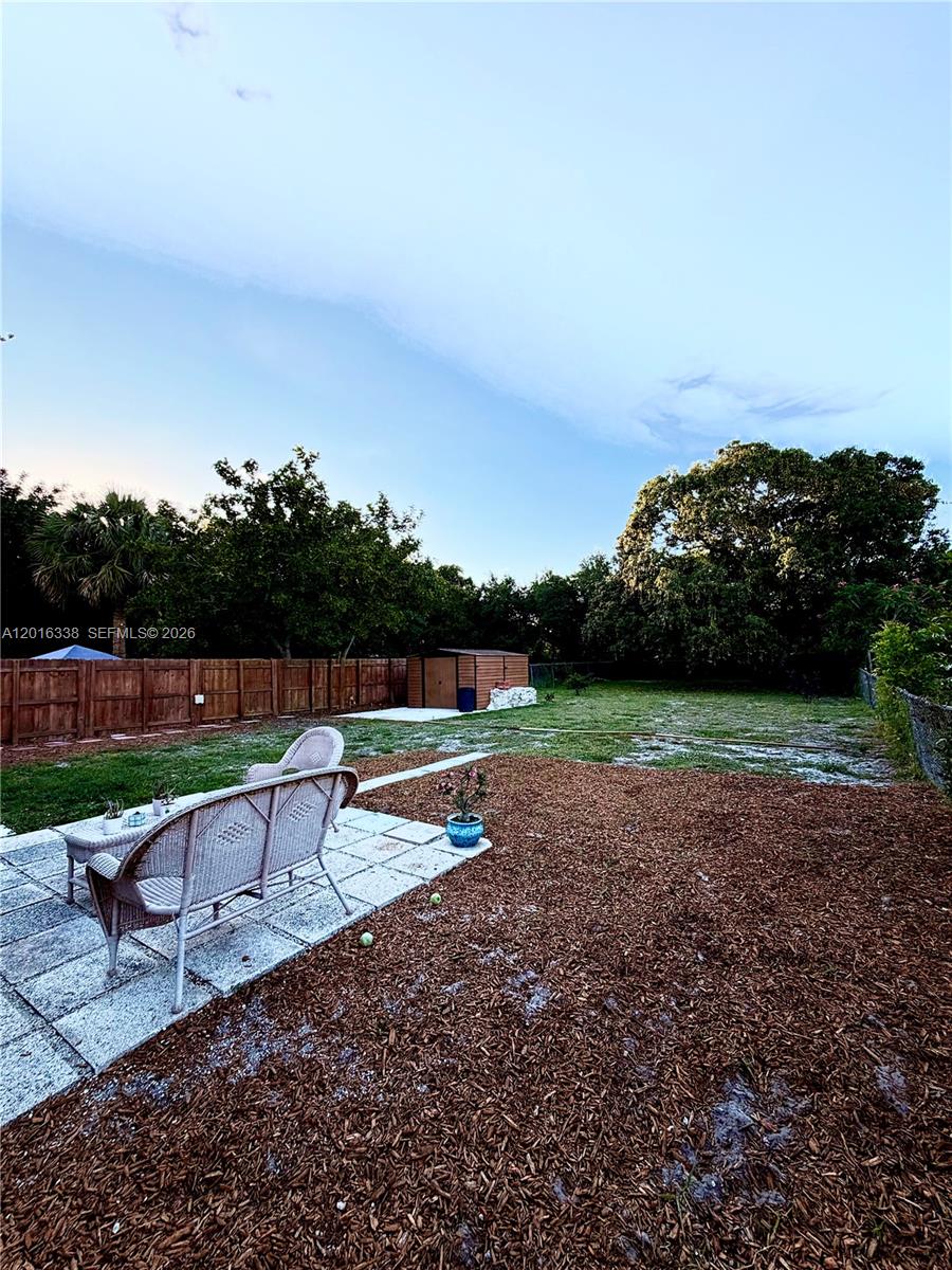 HOLLYWOOD LITTLE RANCHES - Residential