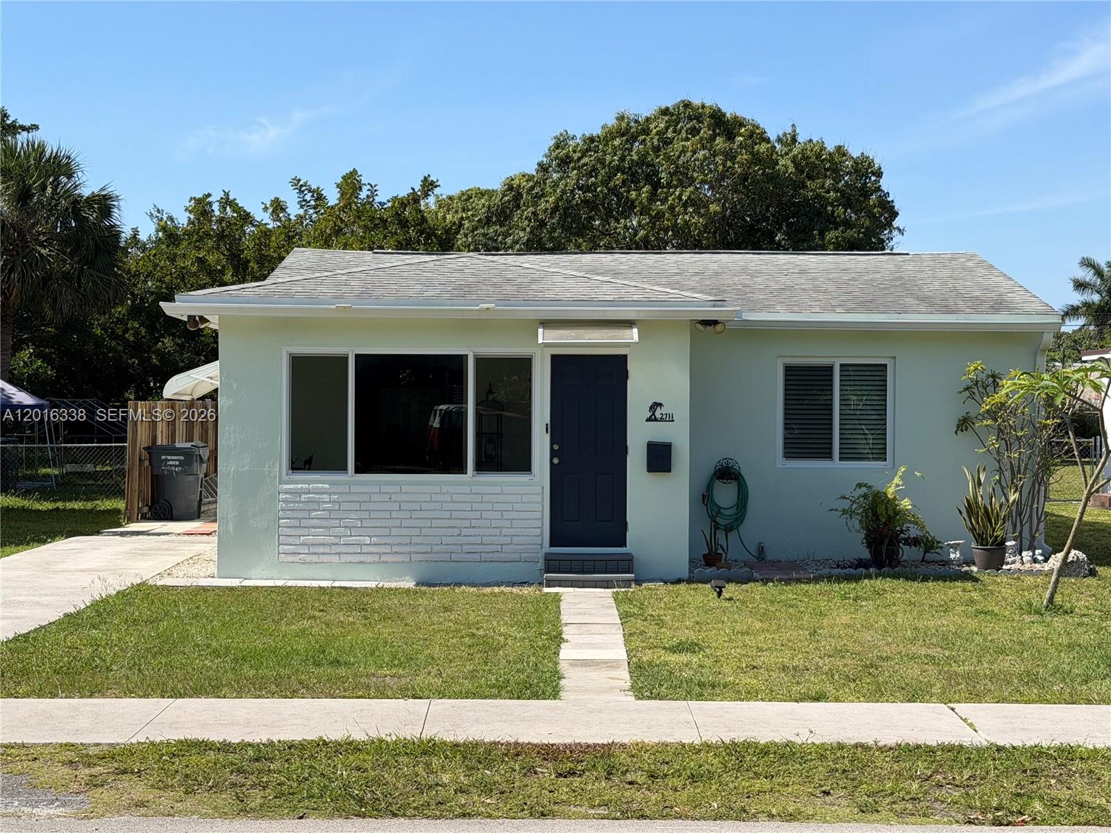 HOLLYWOOD LITTLE RANCHES - Residential