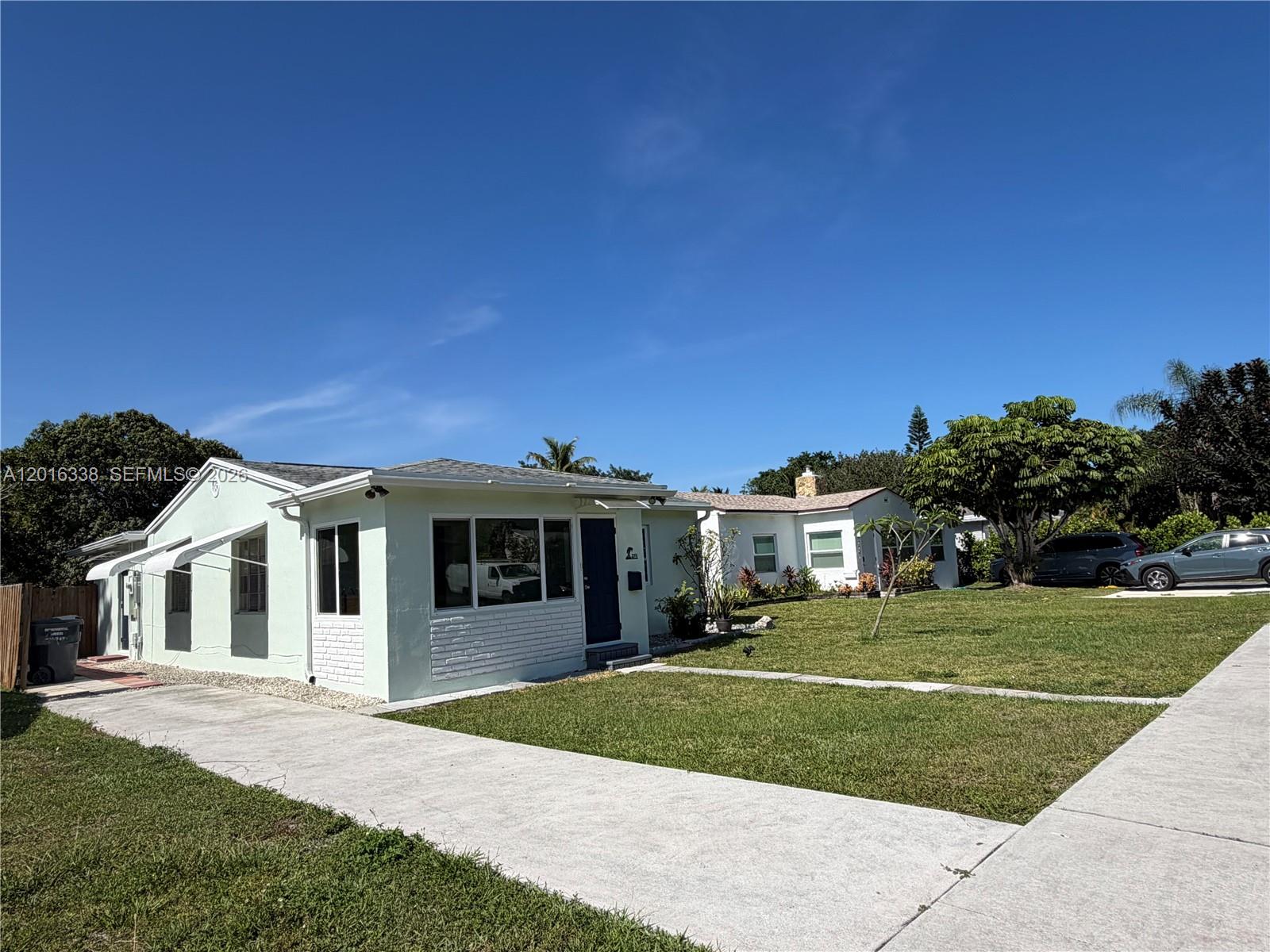 HOLLYWOOD LITTLE RANCHES - Residential