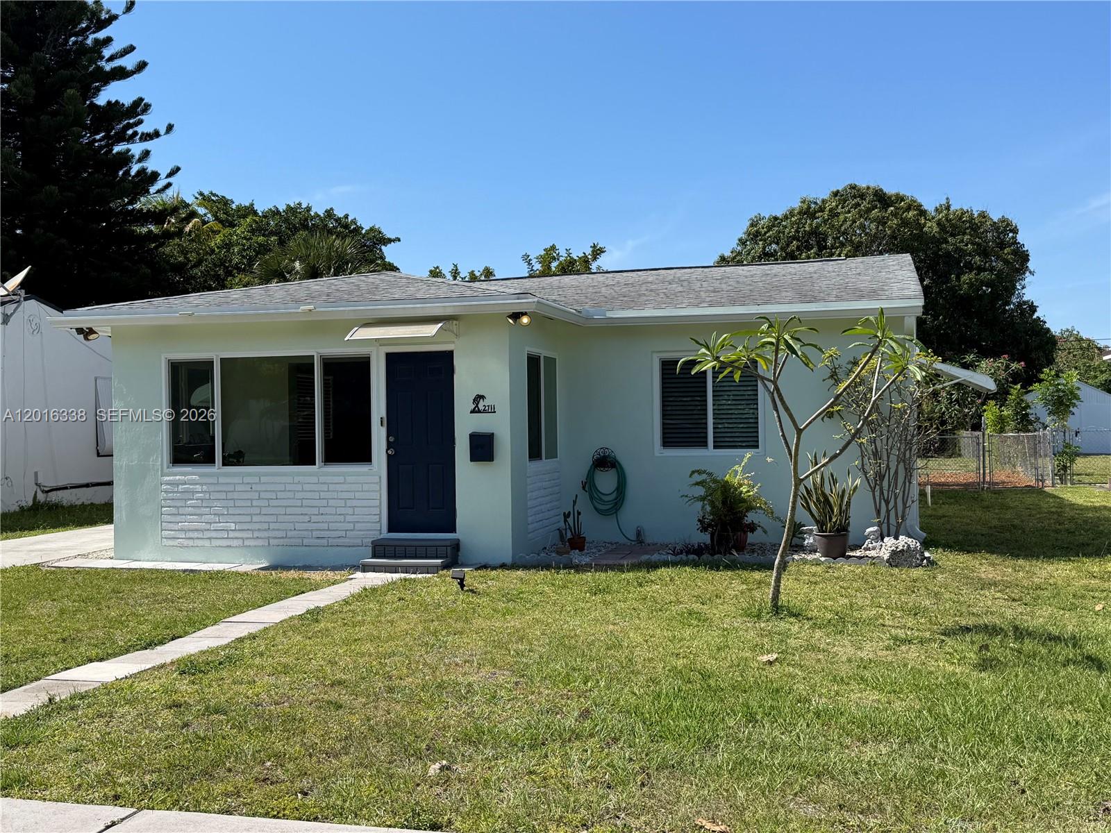 HOLLYWOOD LITTLE RANCHES - Residential
