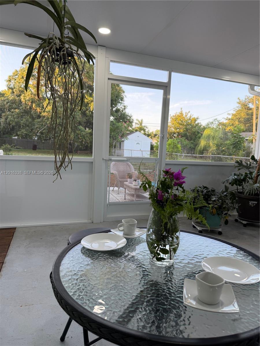 HOLLYWOOD LITTLE RANCHES - Residential