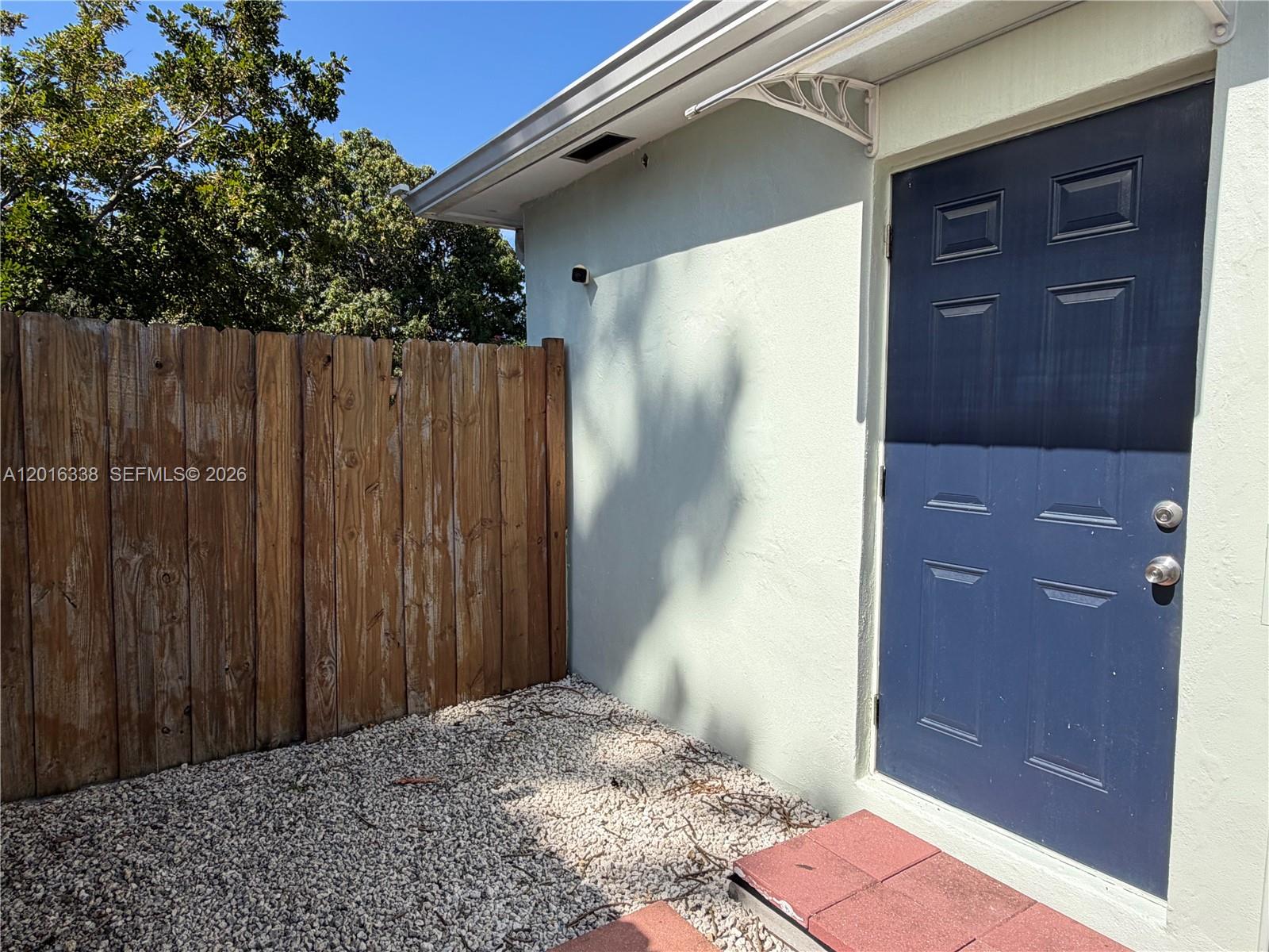 HOLLYWOOD LITTLE RANCHES - Residential