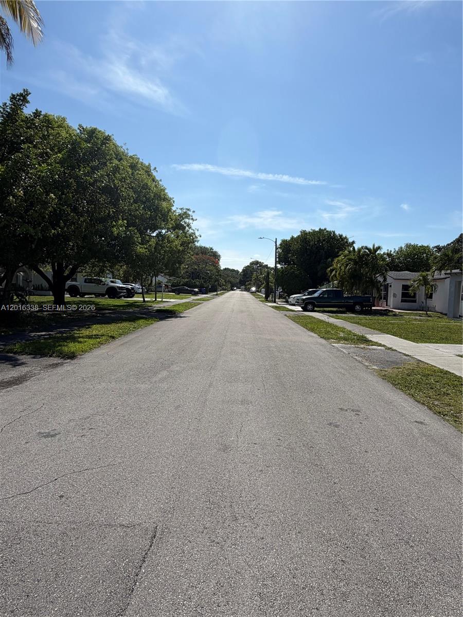 HOLLYWOOD LITTLE RANCHES - Residential