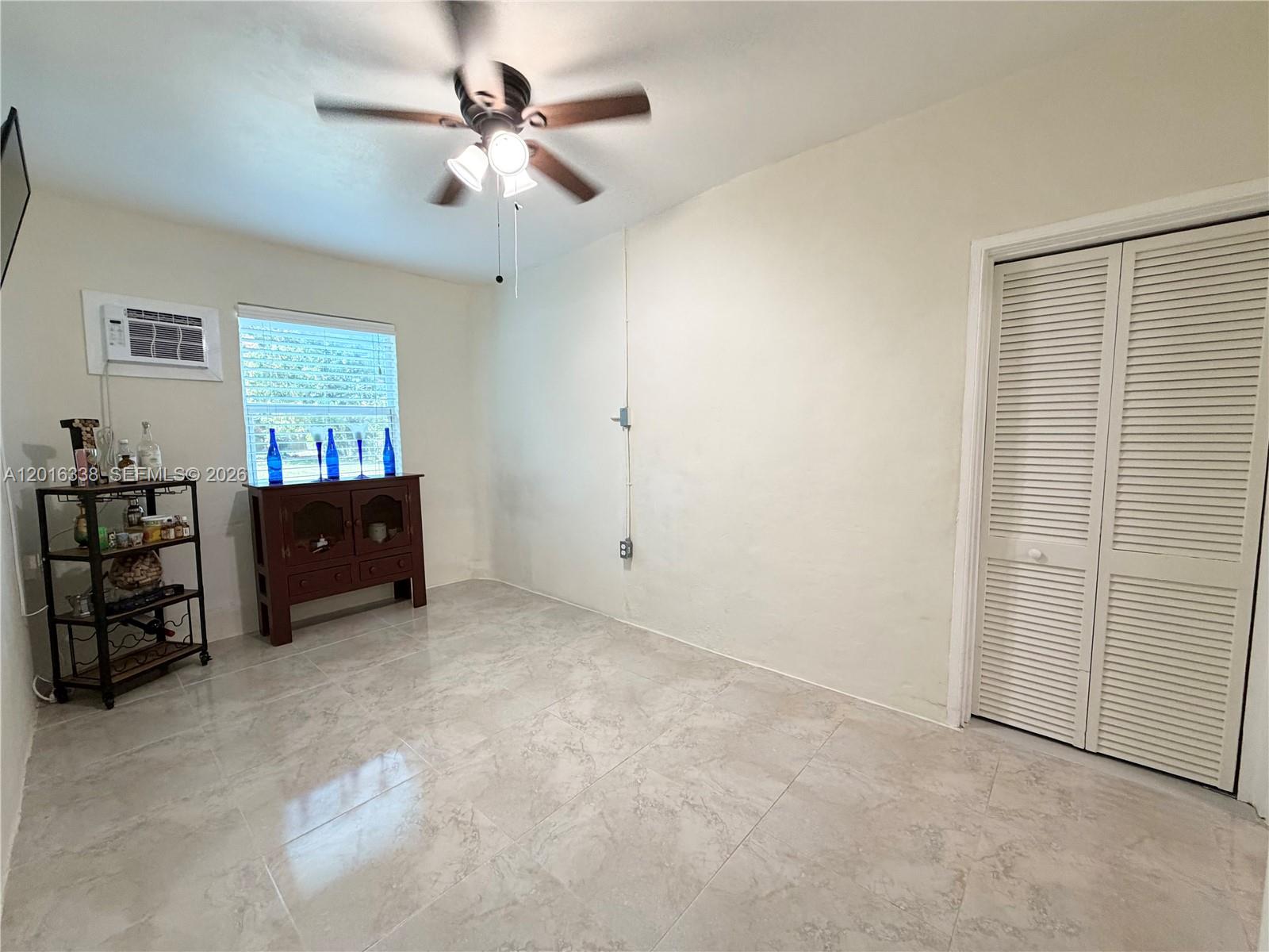 HOLLYWOOD LITTLE RANCHES - Residential