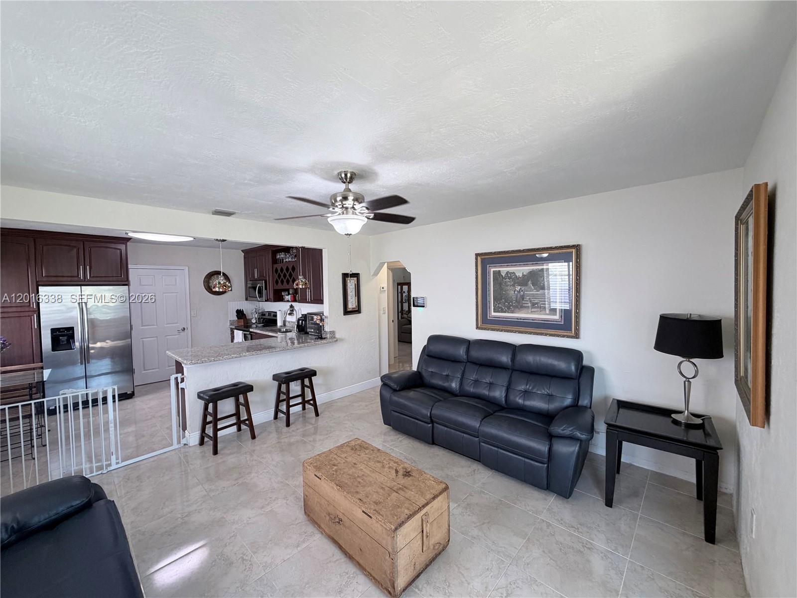 HOLLYWOOD LITTLE RANCHES - Residential