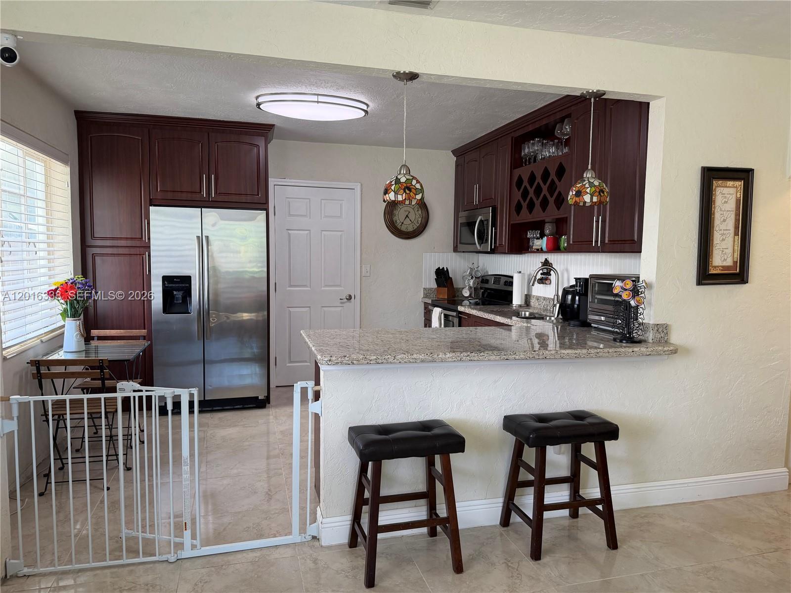 HOLLYWOOD LITTLE RANCHES - Residential