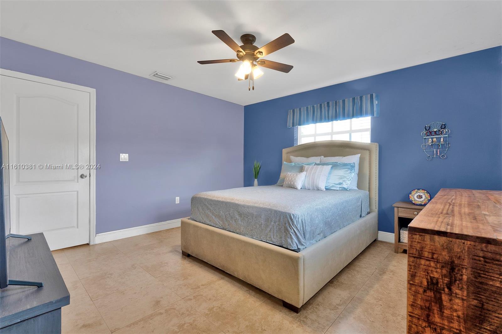 SNAPPER CREEK VILLAS - Residential