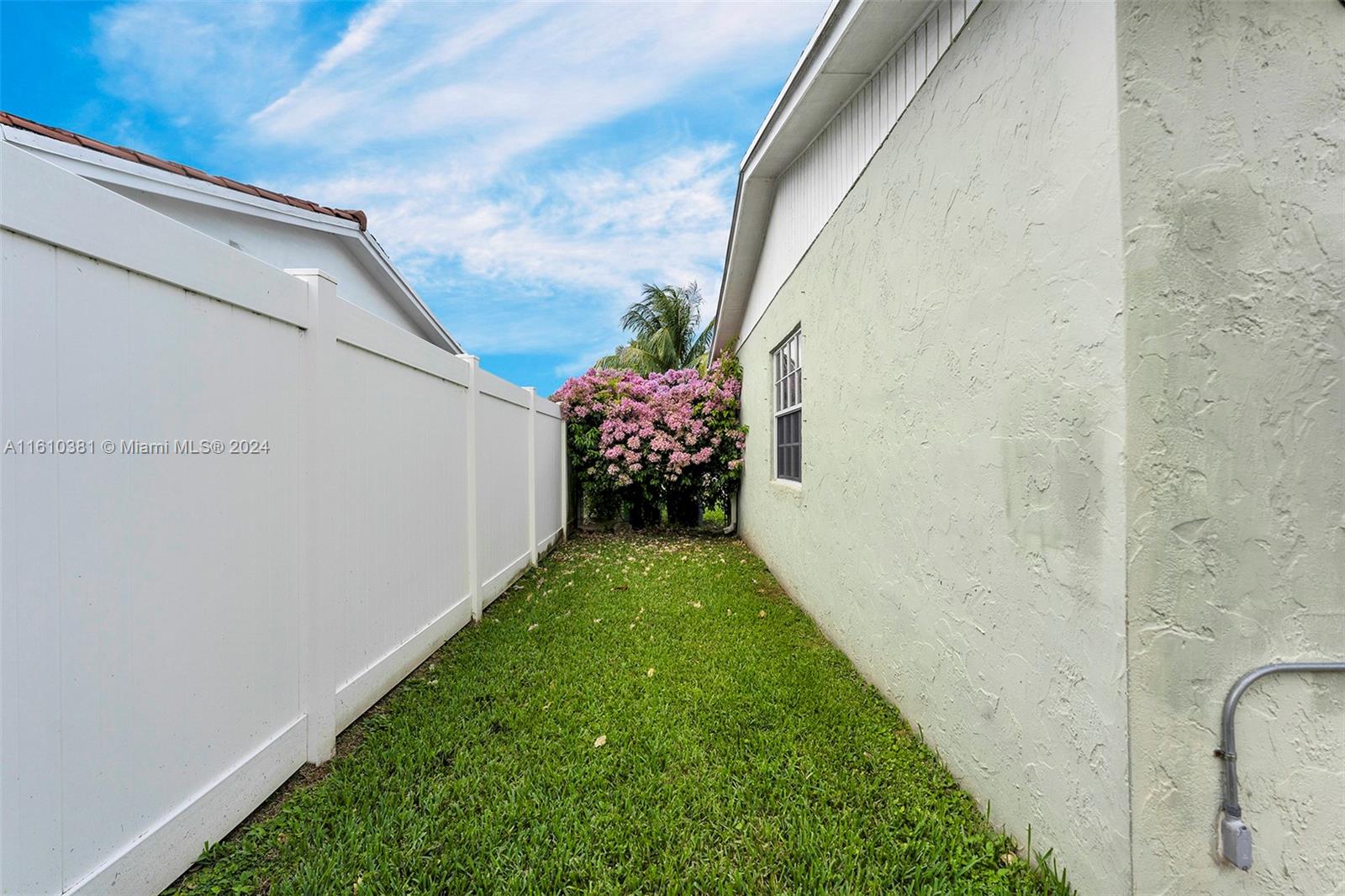 SNAPPER CREEK VILLAS - Residential