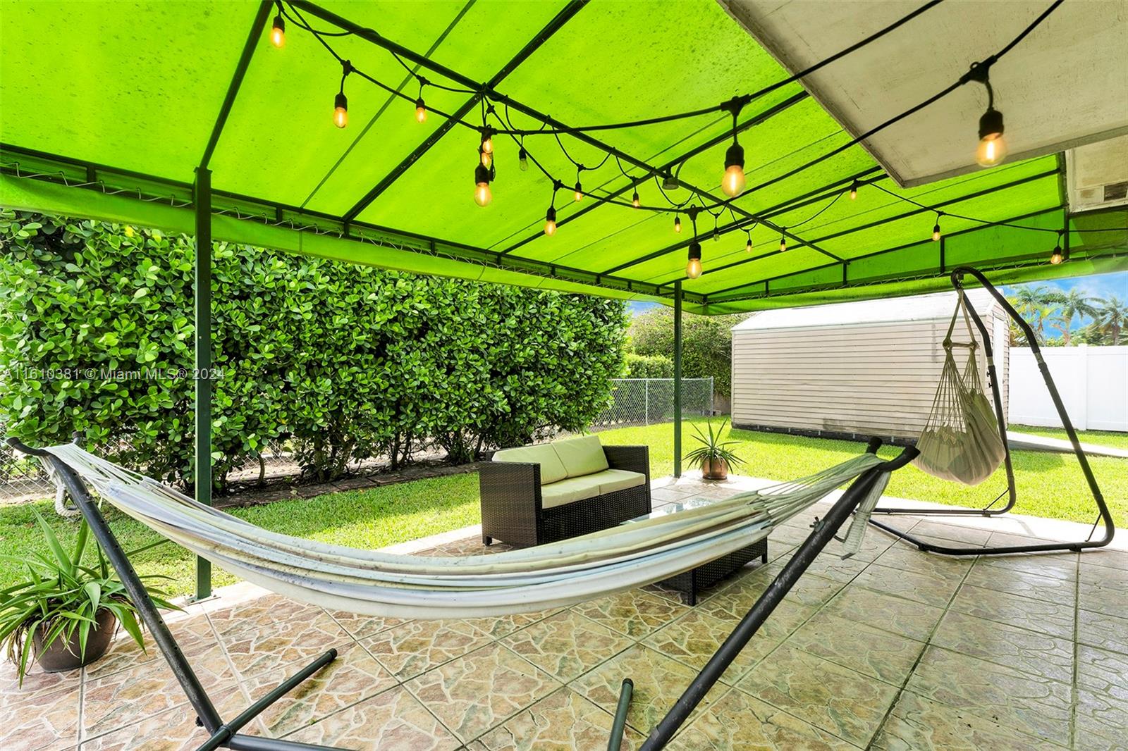 SNAPPER CREEK VILLAS - Residential