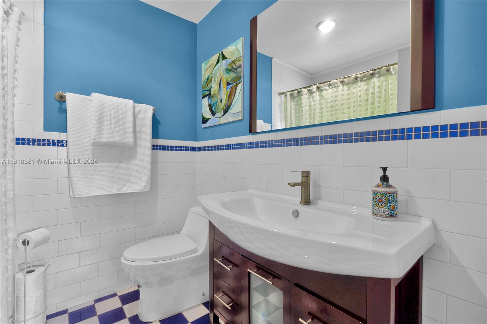 SNAPPER CREEK VILLAS - Residential