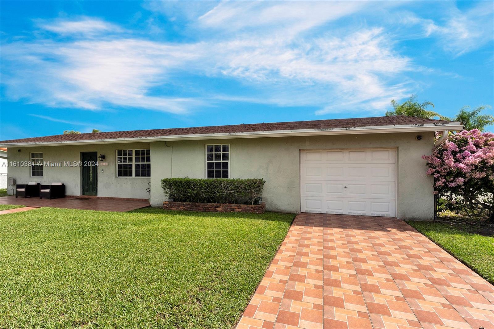 SNAPPER CREEK VILLAS - Residential