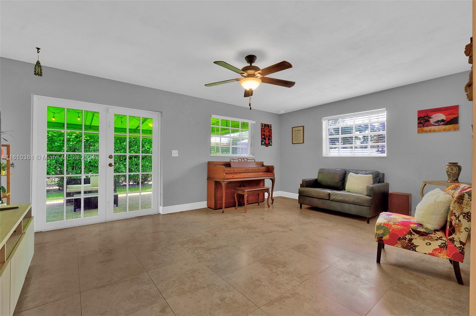 SNAPPER CREEK VILLAS - Residential
