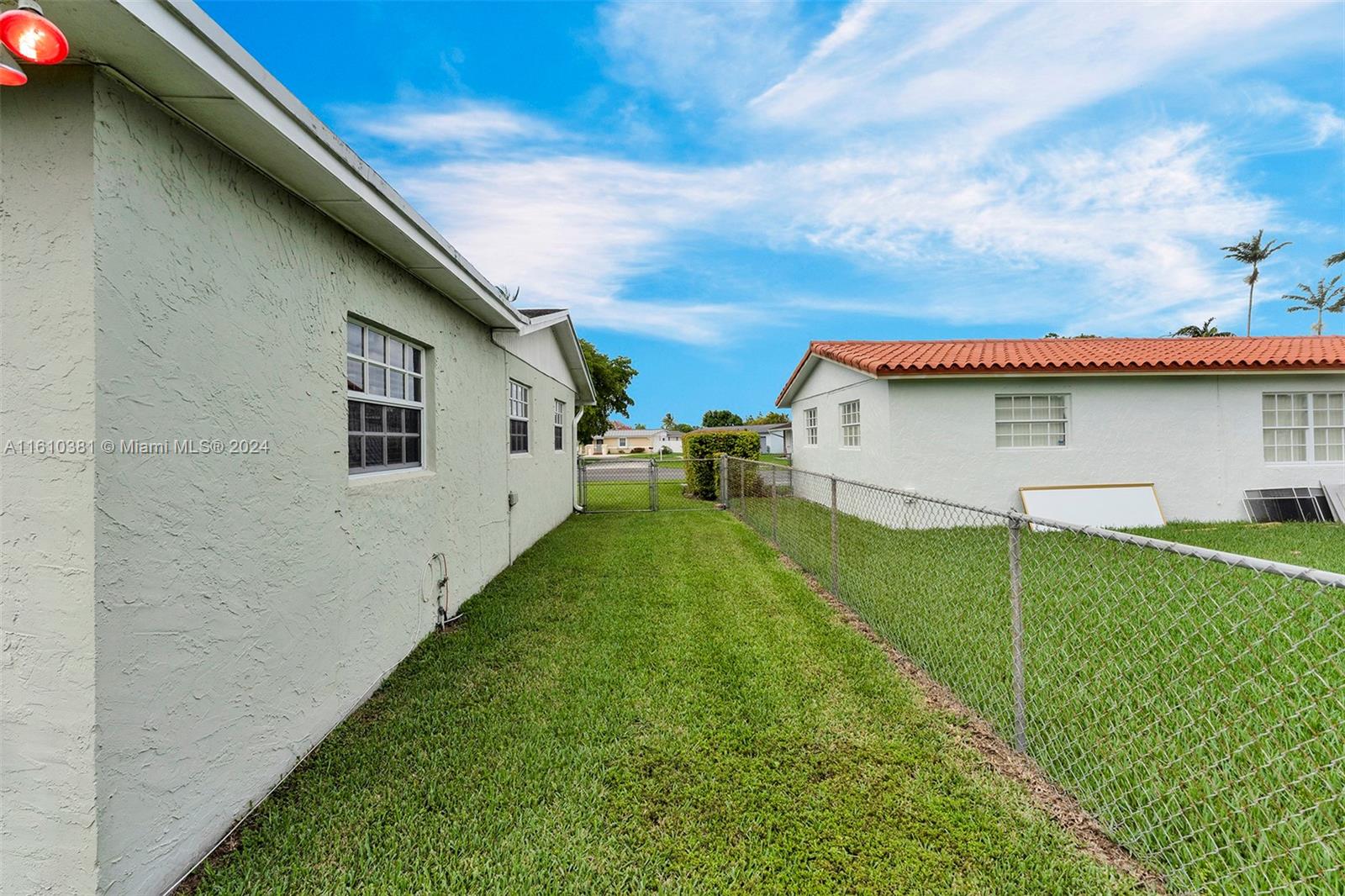 SNAPPER CREEK VILLAS - Residential