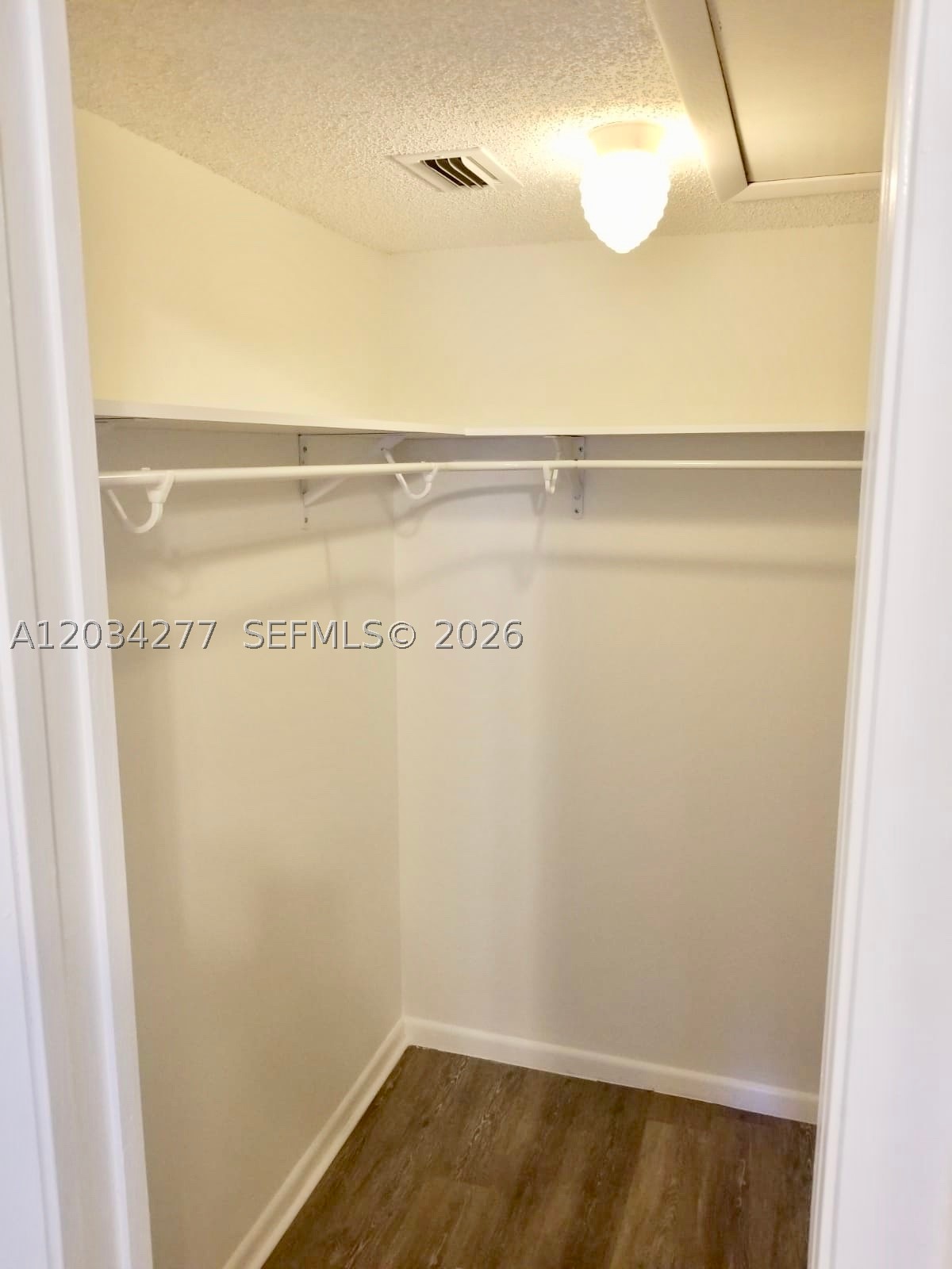 KENSINGTON WALK CONDO - Residential Lease