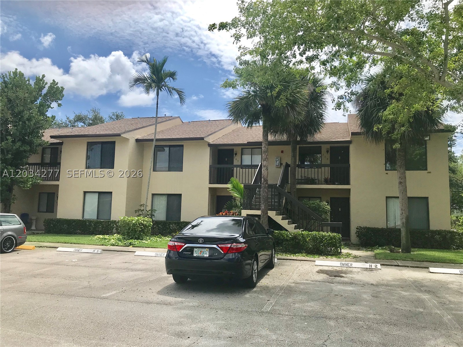 KENSINGTON WALK CONDO - Residential Lease