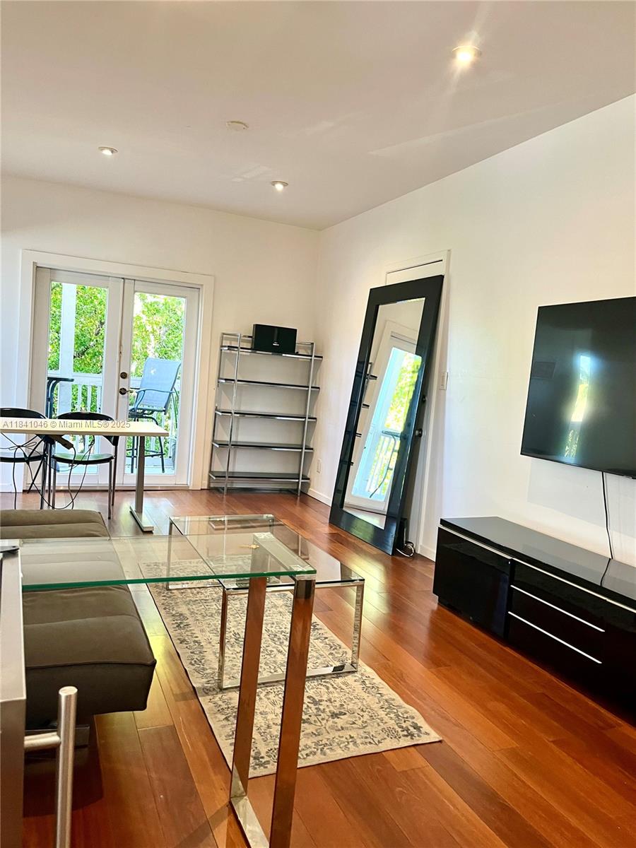 SEVILLA CONDO - Residential