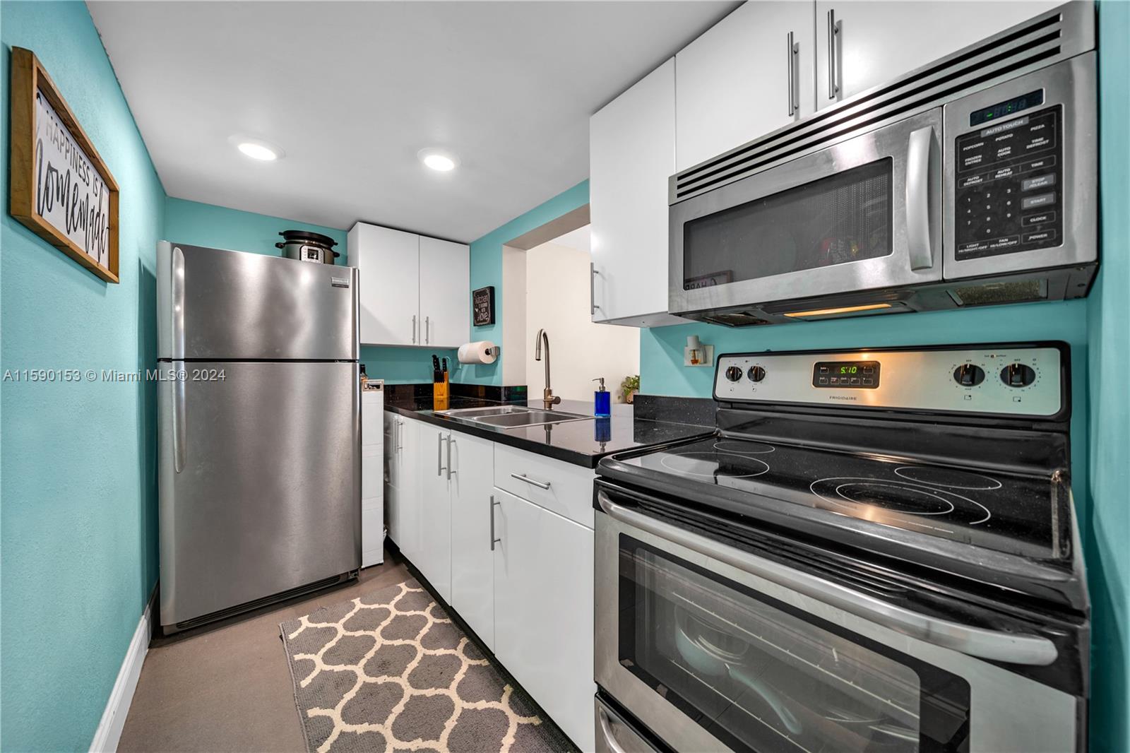 SERENITY ON THE RIVER CON - Residential Lease