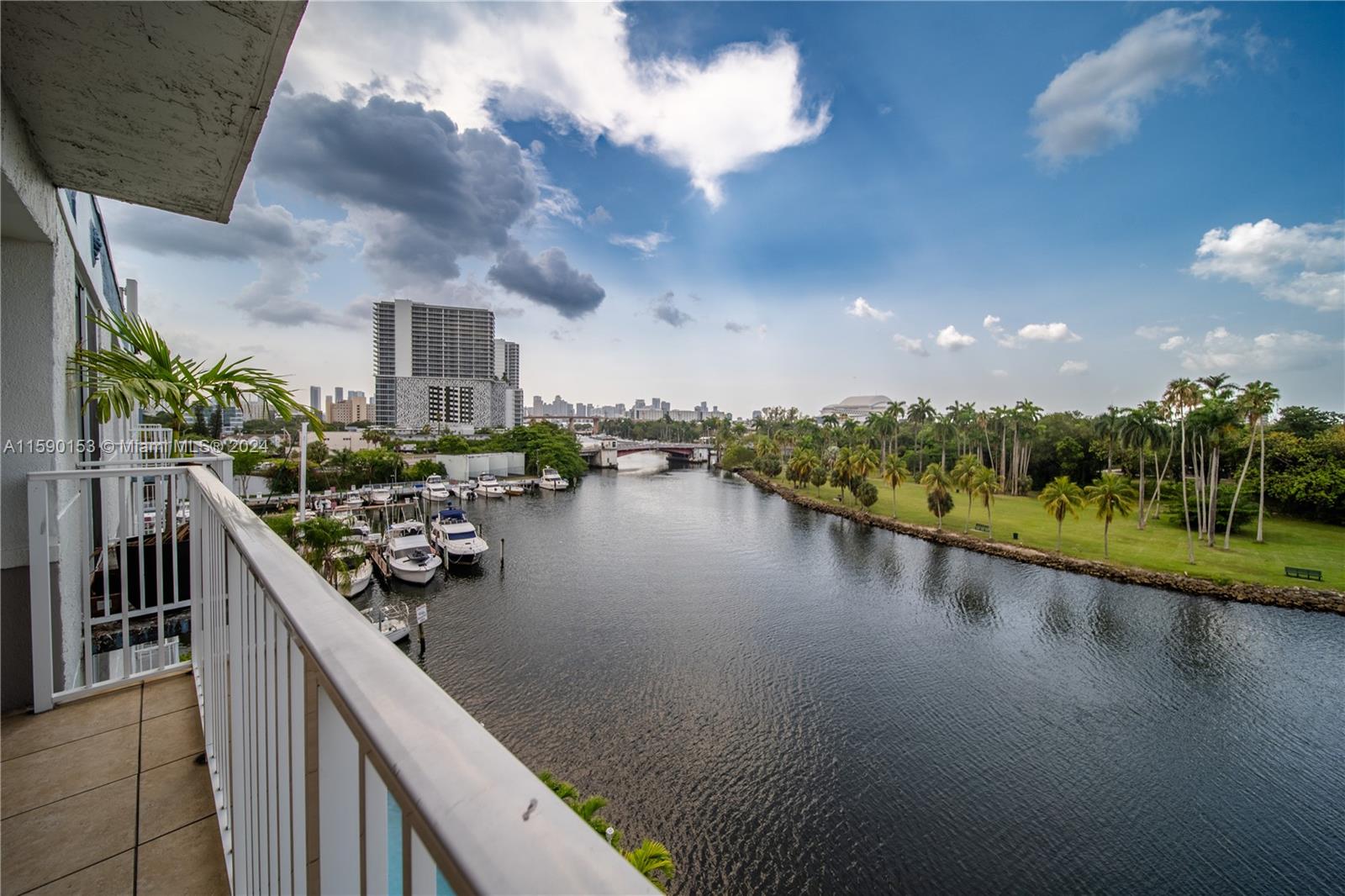 SERENITY ON THE RIVER CON - Residential Lease