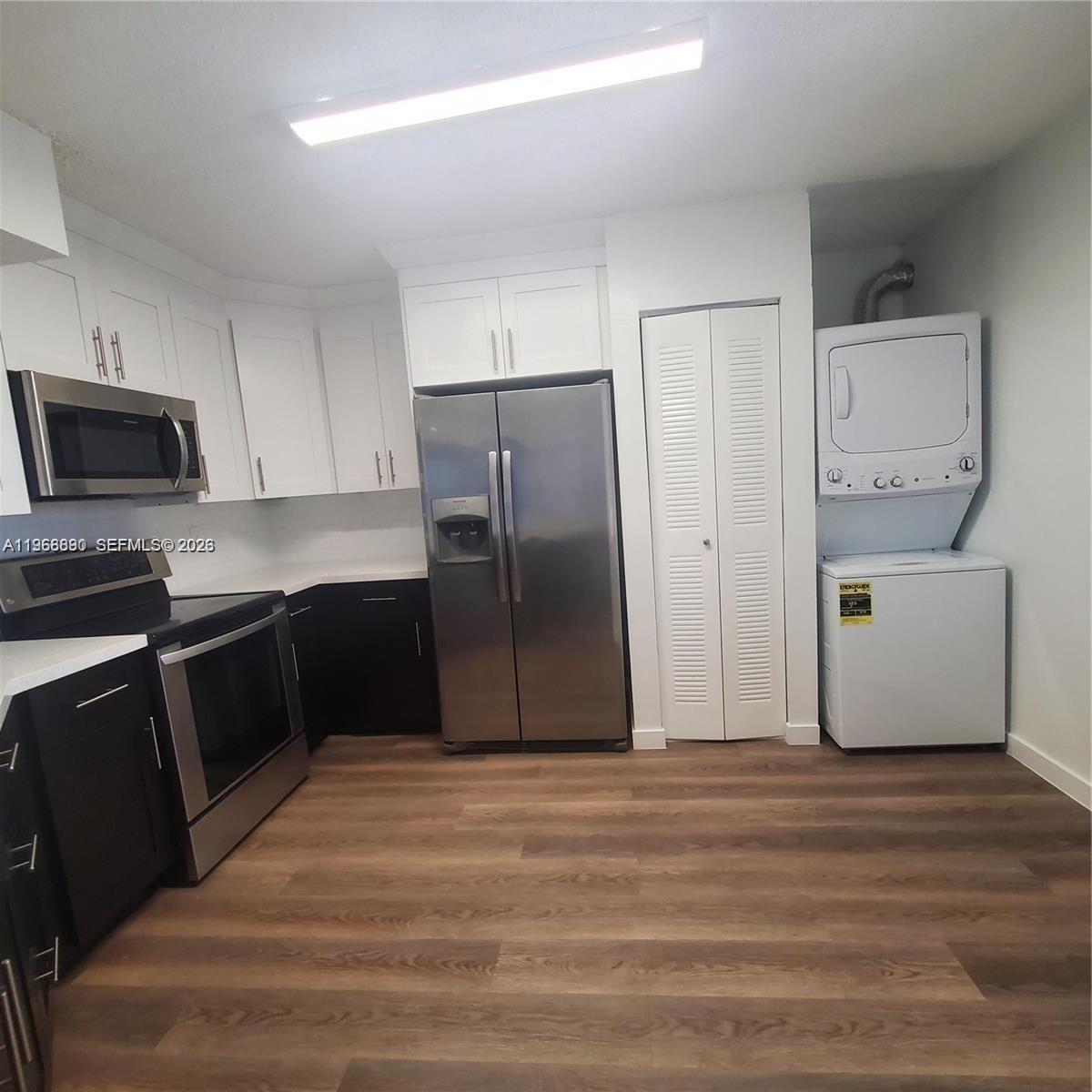 LAKESHORE CONDO 6 - Residential