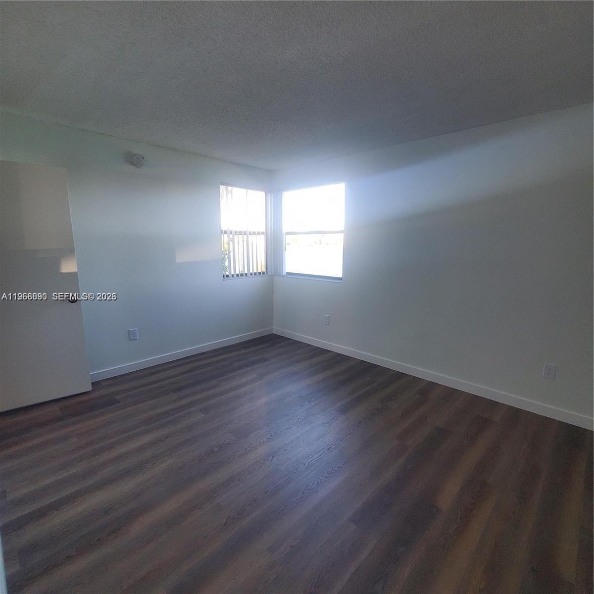 LAKESHORE CONDO 6 - Residential