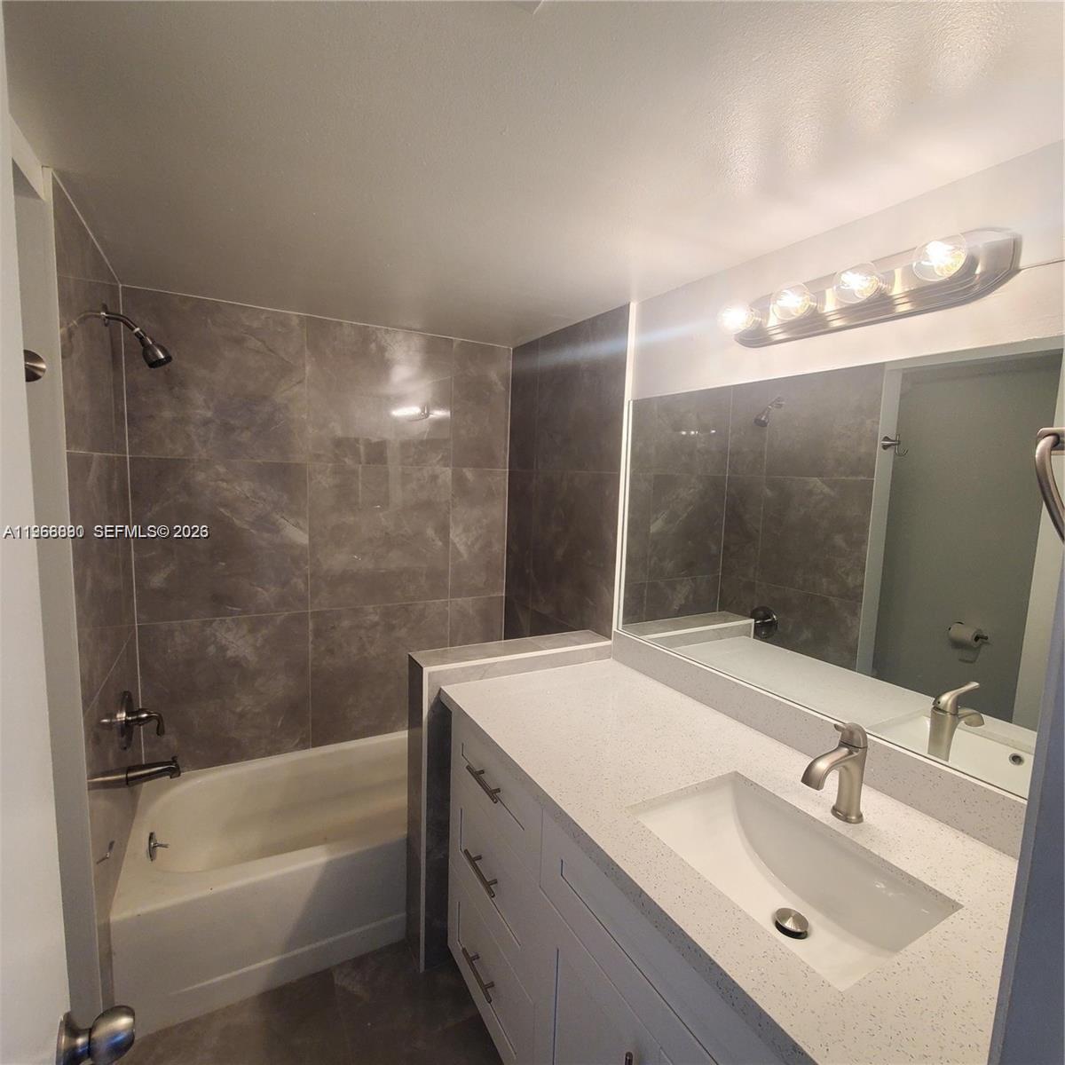 LAKESHORE CONDO 6 - Residential