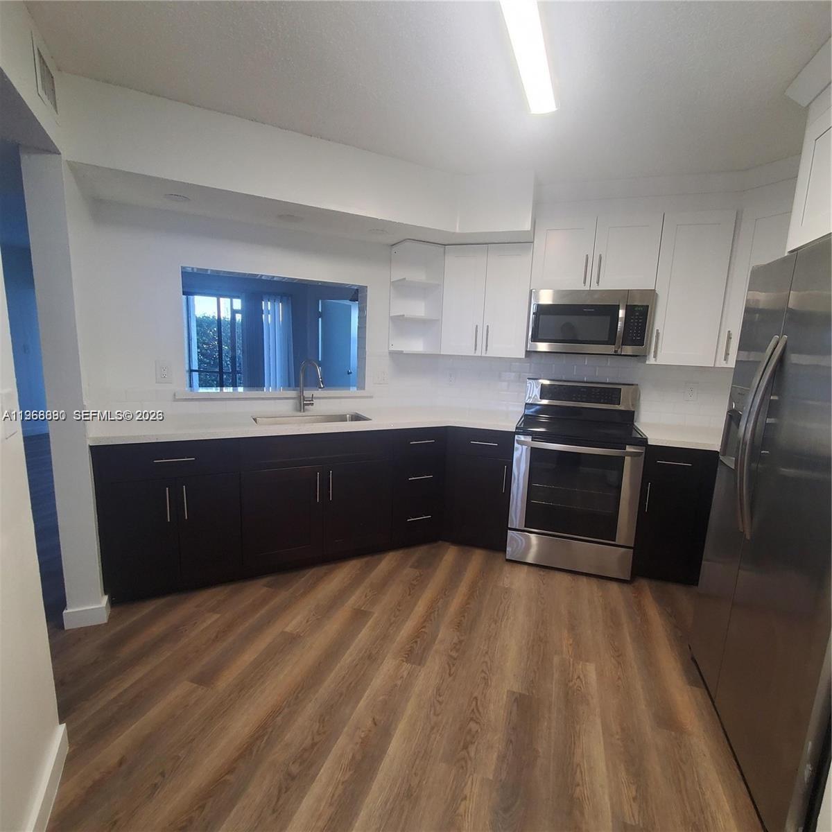 LAKESHORE CONDO 6 - Residential