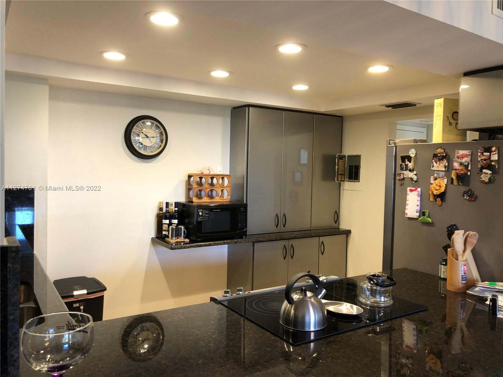 EMERALD HILLS C C APTS CO - Residential Lease