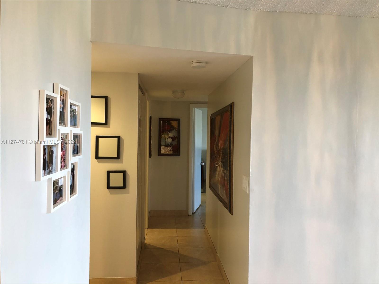 EMERALD HILLS C C APTS CO - Residential Lease