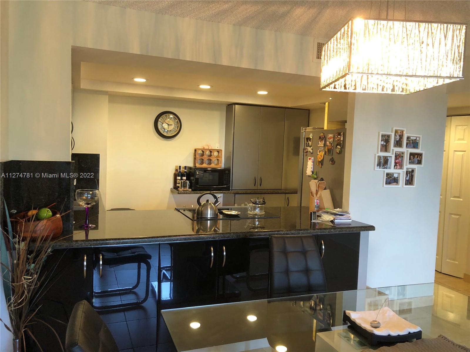 EMERALD HILLS C C APTS CO - Residential Lease