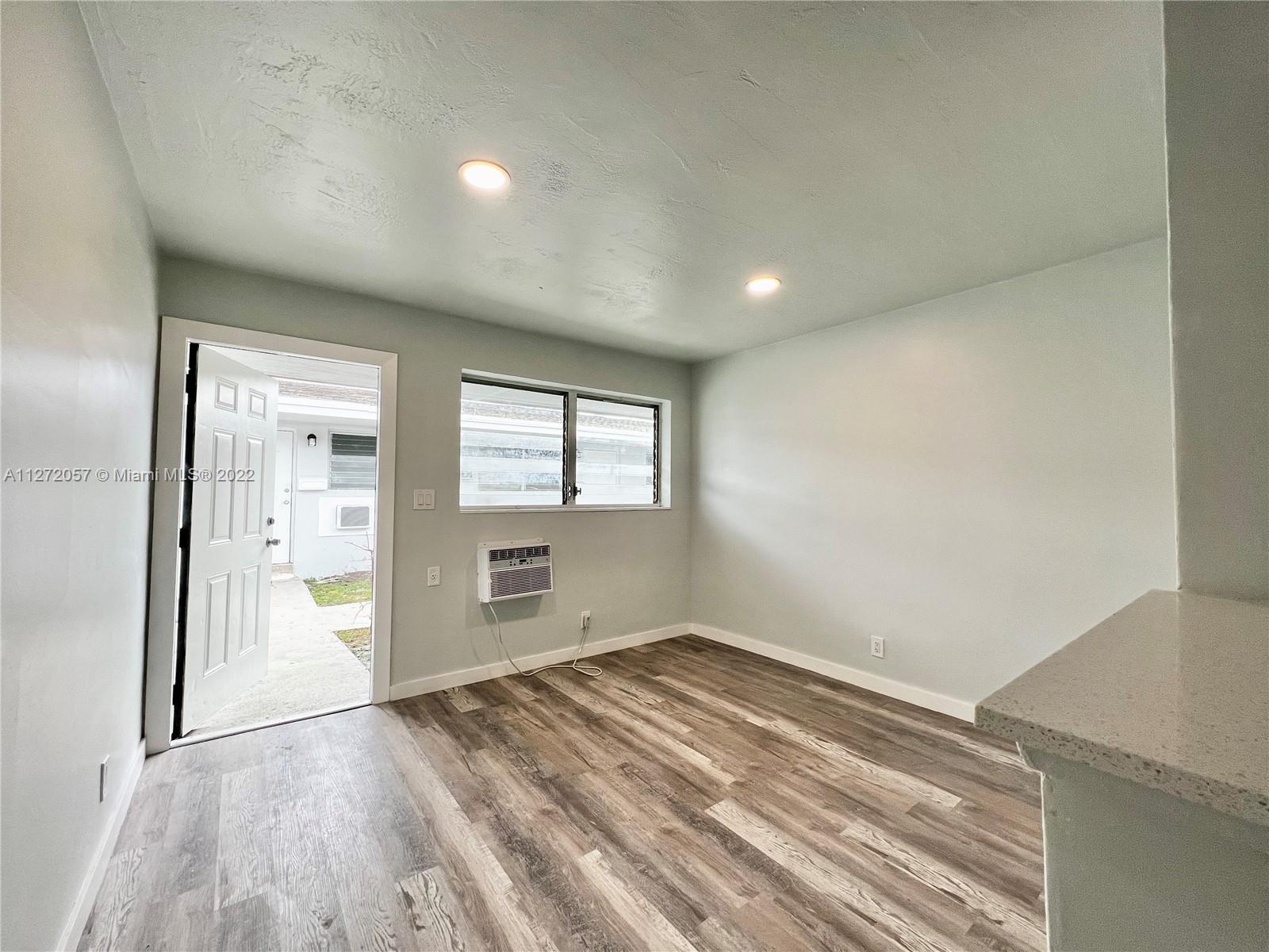 COLLEGE TRACT - Residential Lease