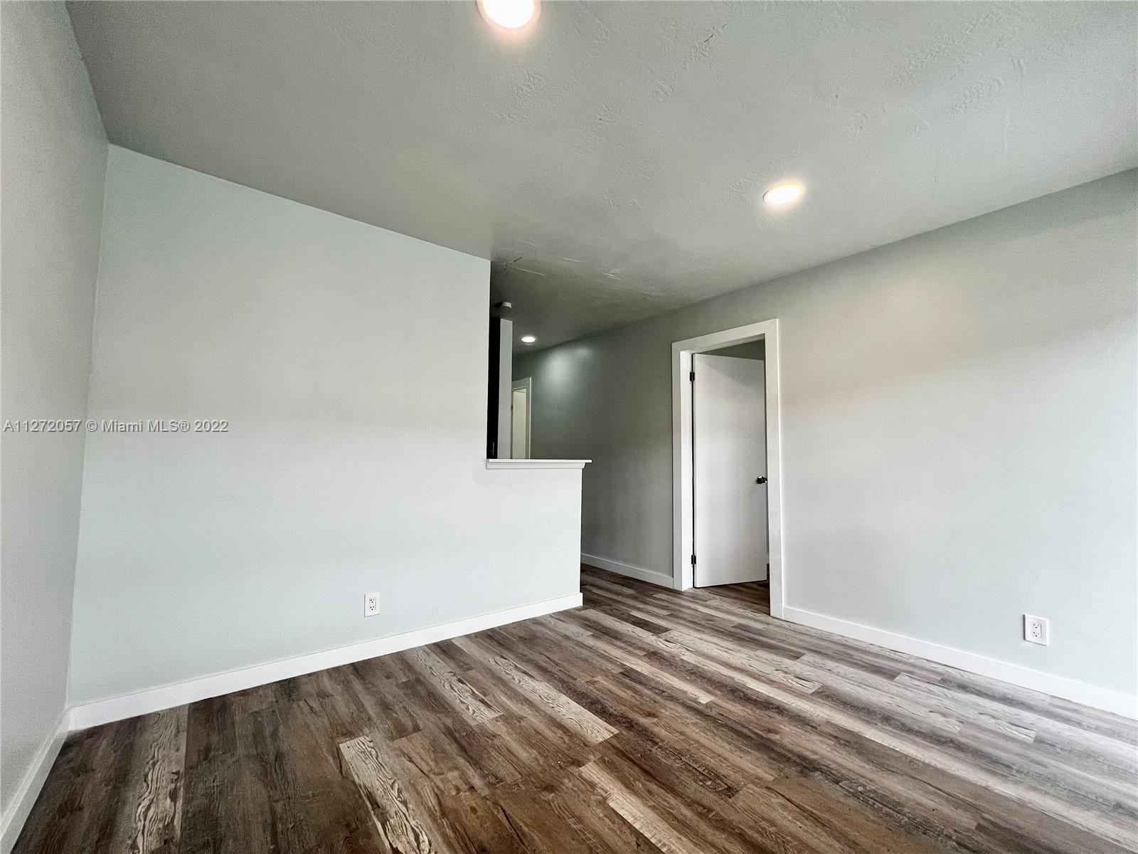 COLLEGE TRACT - Residential Lease