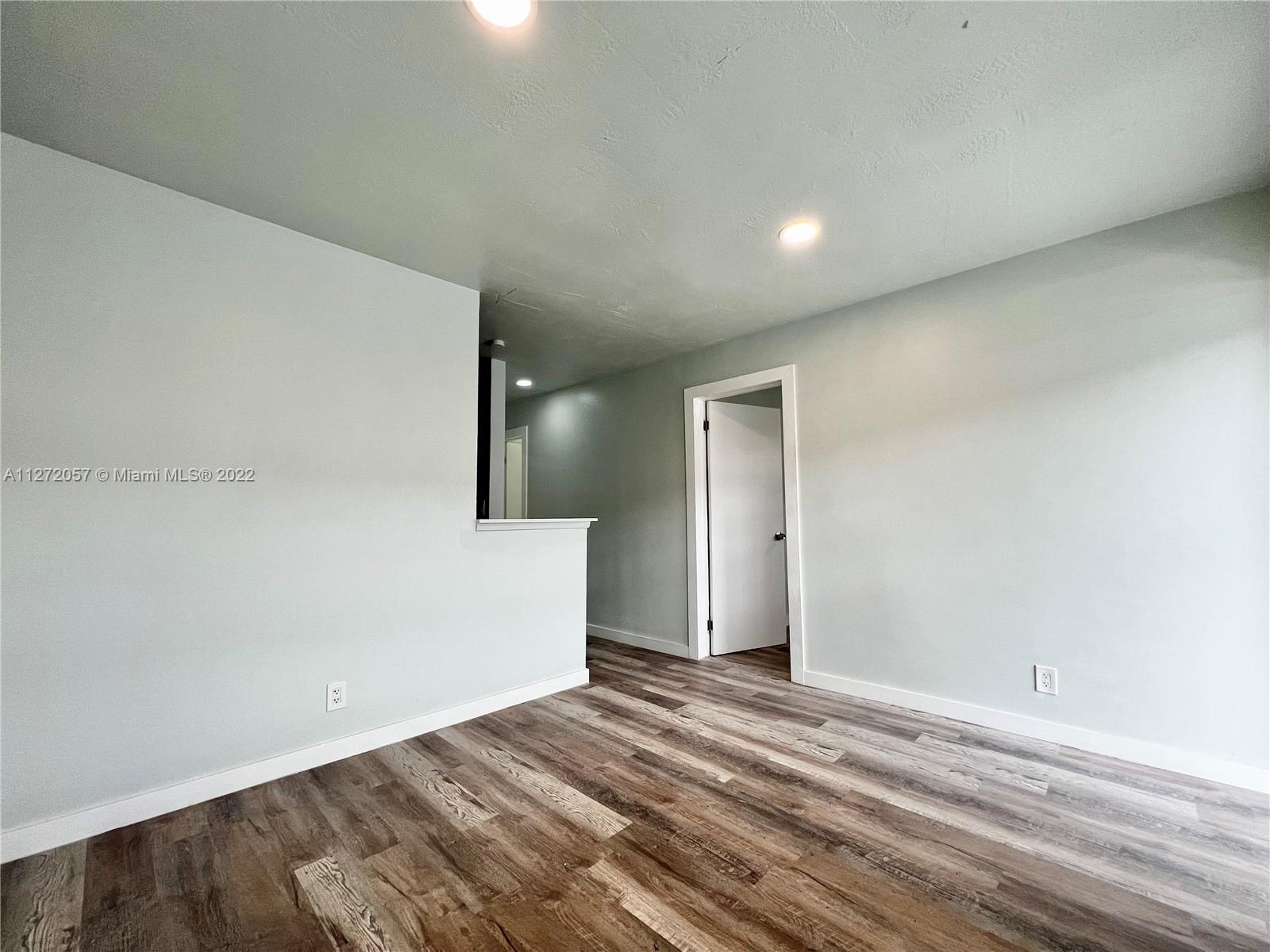 COLLEGE TRACT - Residential Lease