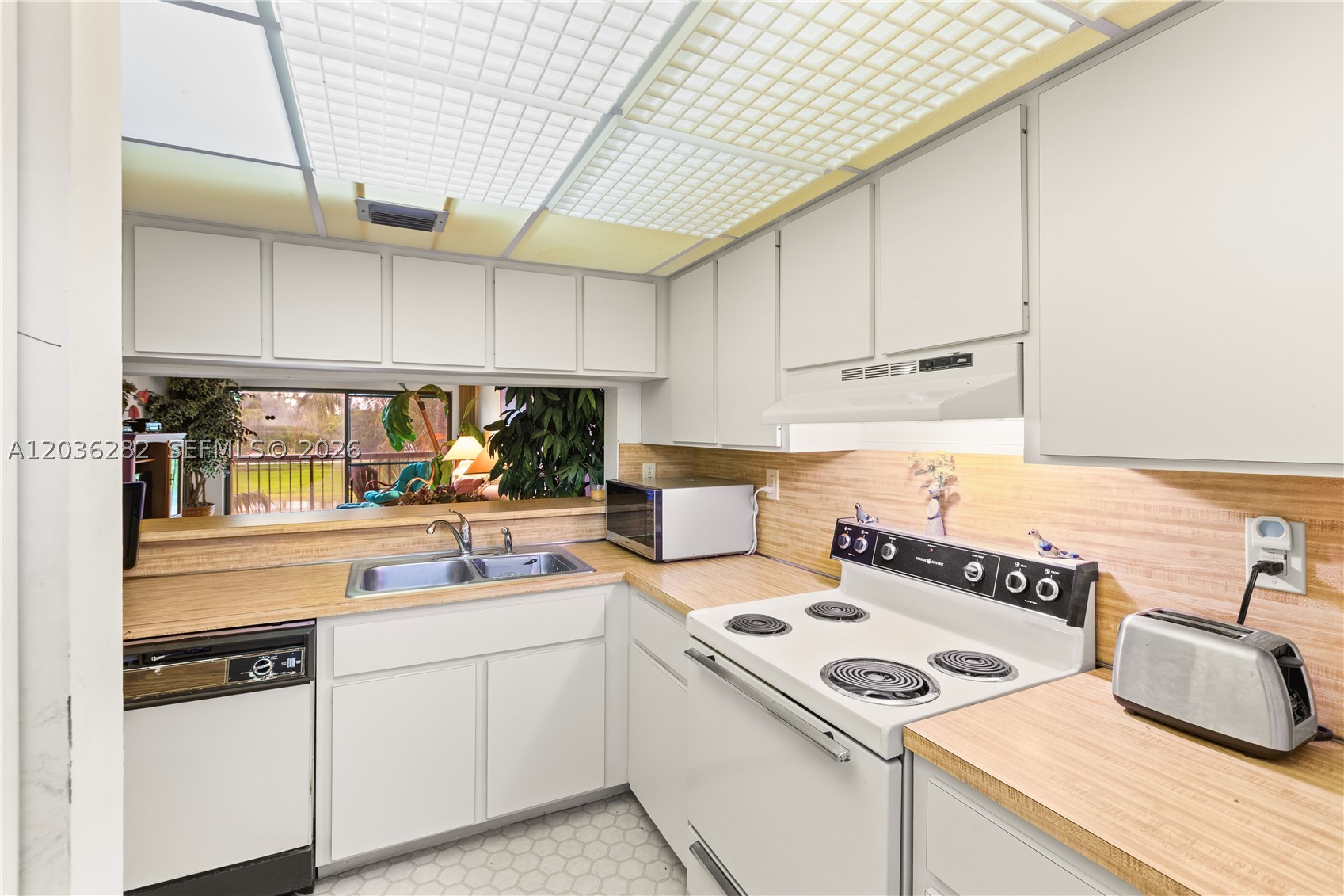LAS BRISAS VILLAGE CONDO - Residential