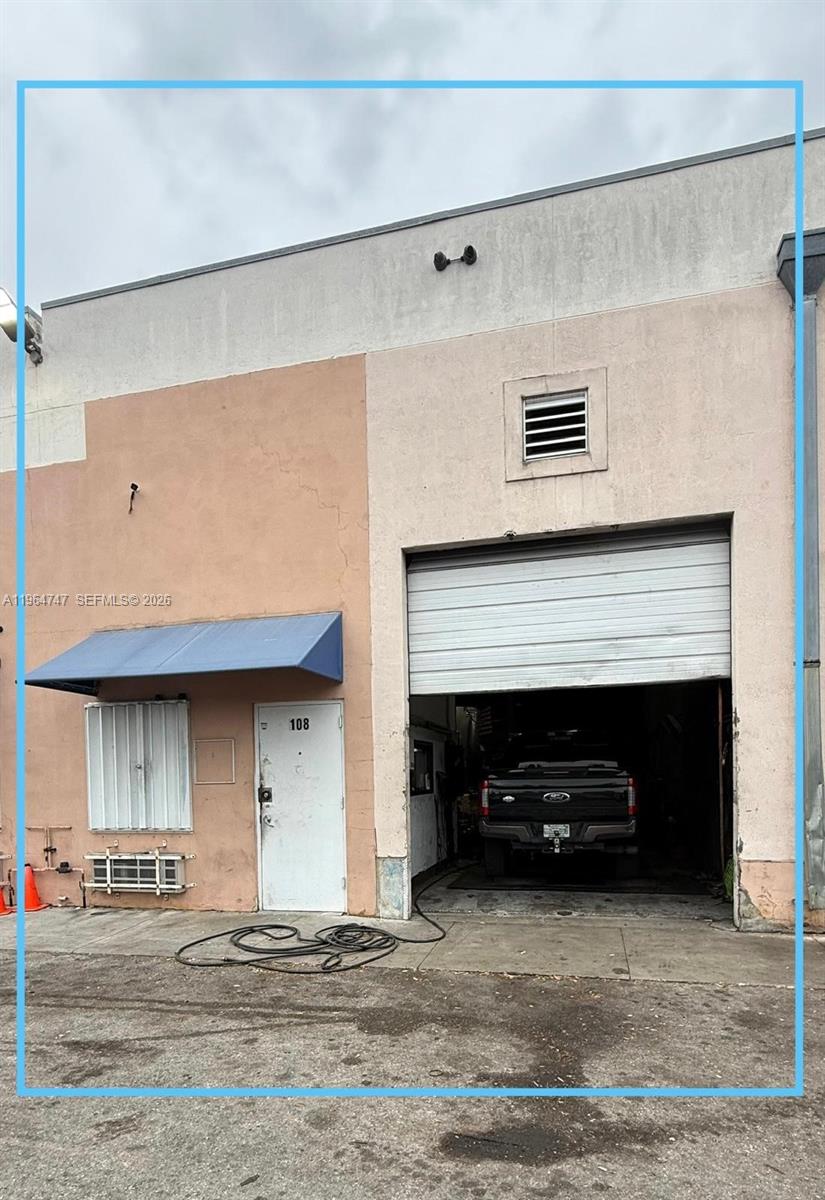 Rare opportunity in the heart of West Kendall. Minutes from Tamiami Airport and the Florida Turnpike. Unit features 18+ ft ceilings, private office, 1 restroom, and 3 assigned parking spaces. High-demand industrial area — don’t miss out!