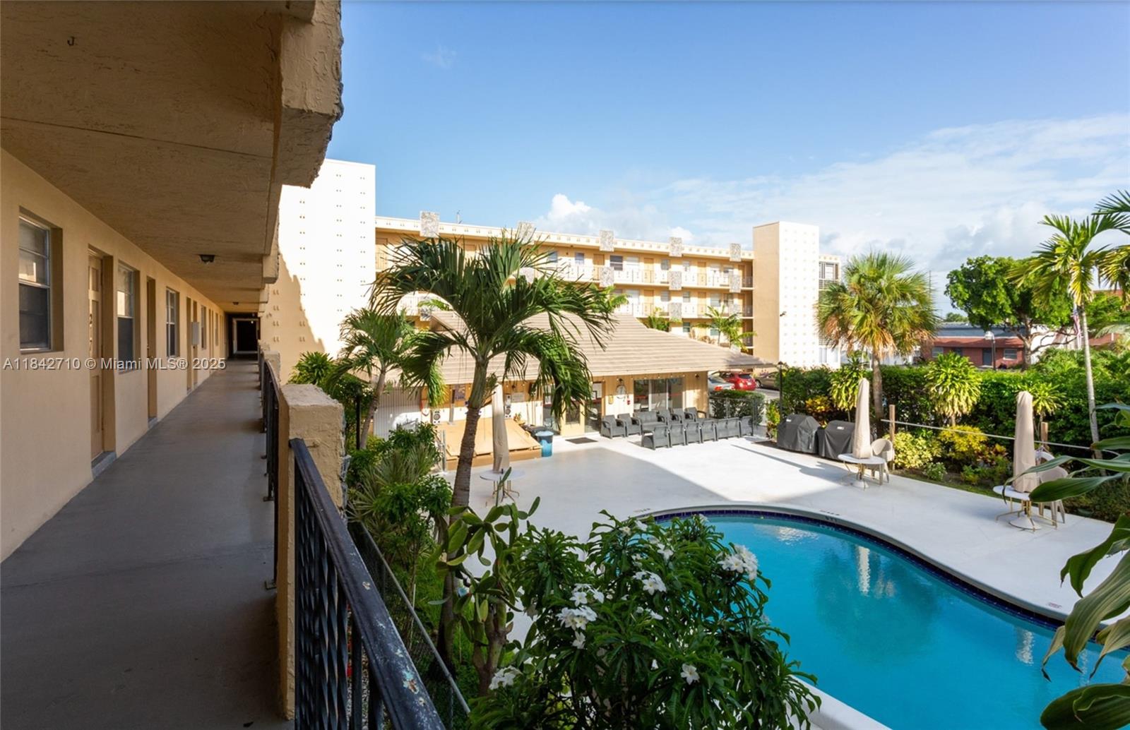 WARRENTON HOUSE CONDO - Residential