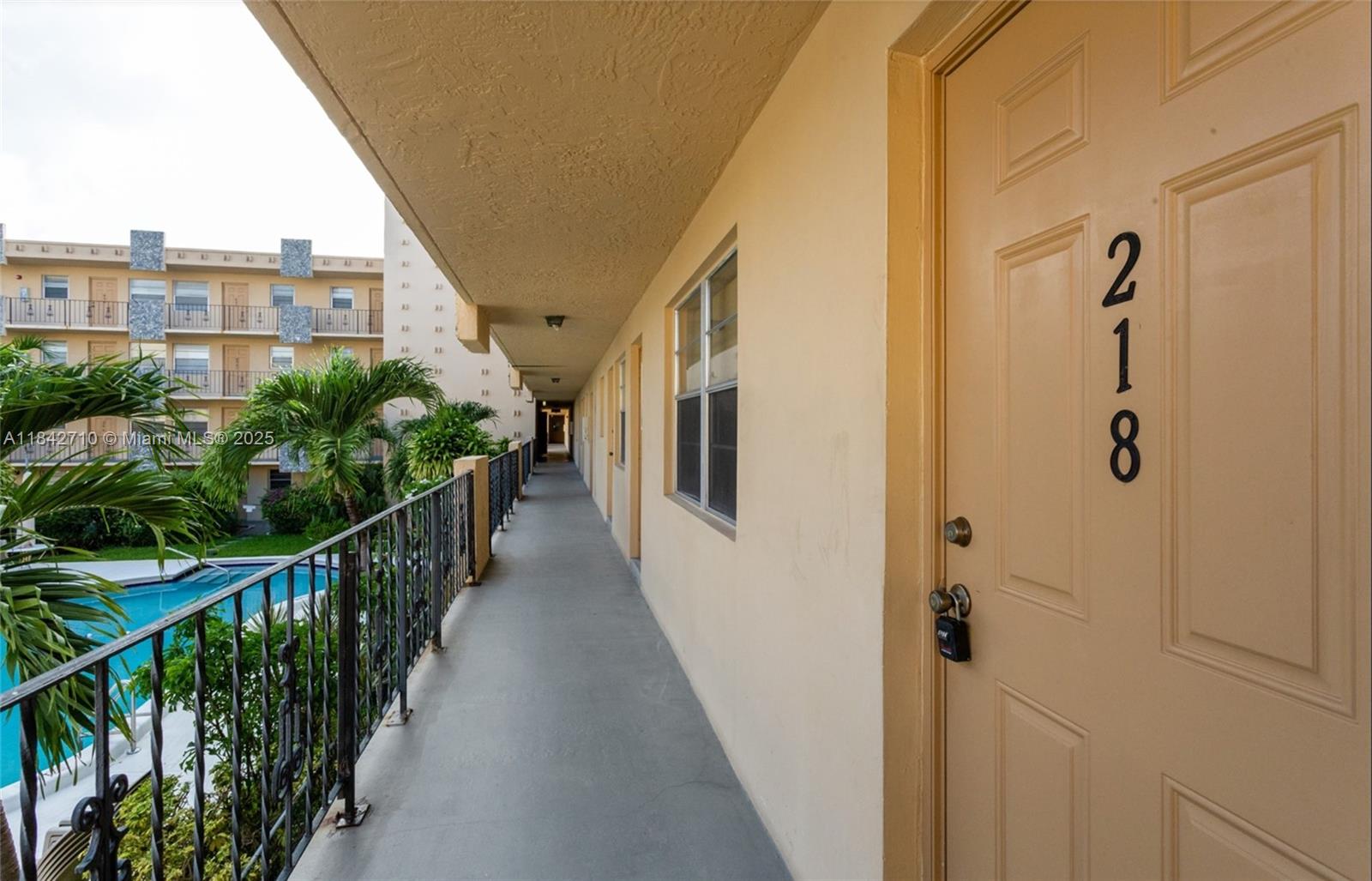 WARRENTON HOUSE CONDO - Residential