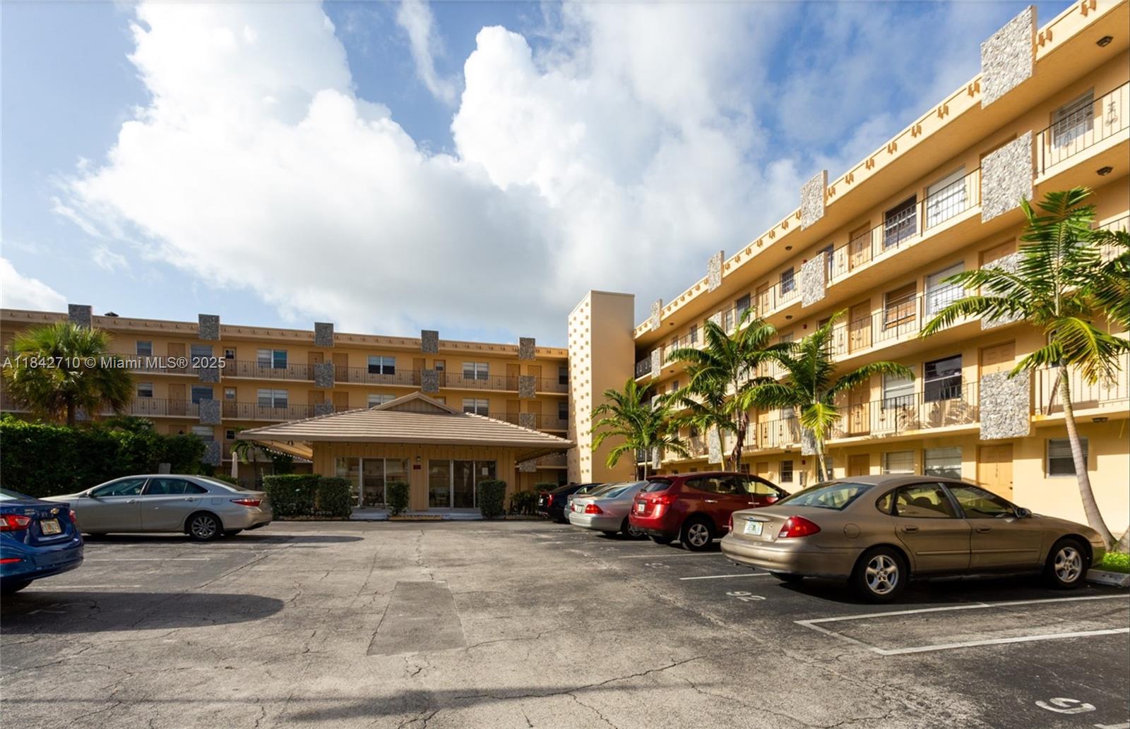 WARRENTON HOUSE CONDO - Residential