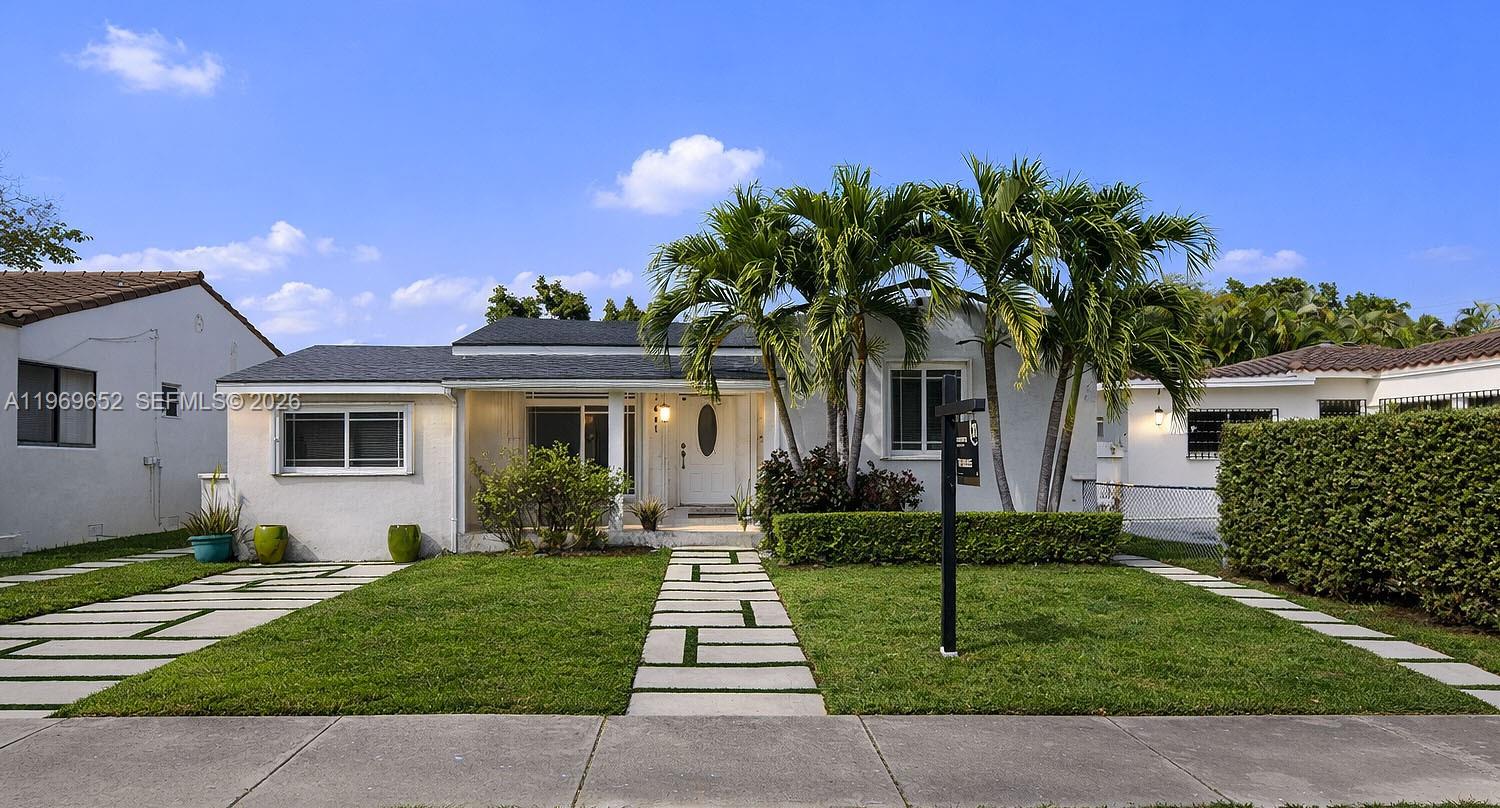 Beautiful 5-bedroom, 3.5-bathroom home in a prime location, close to everything: supermarkets, schools, restaurants, and more. Just minutes from Calle 8, Coral Gables, Coconut Grove, Brickell, I-95, Miami International Airport, and Little Havana. Very close to US-1.
This property features a newly installed roof, PVC plumbing, central air conditioning, municipal water and sewer, parking for 2+ cars, and accordion hurricane shutters.
This home is ideal for large families, multi-generational living (including in-laws), or guest accommodations.
*SHOWING WITH 24H IN ADVANCE*