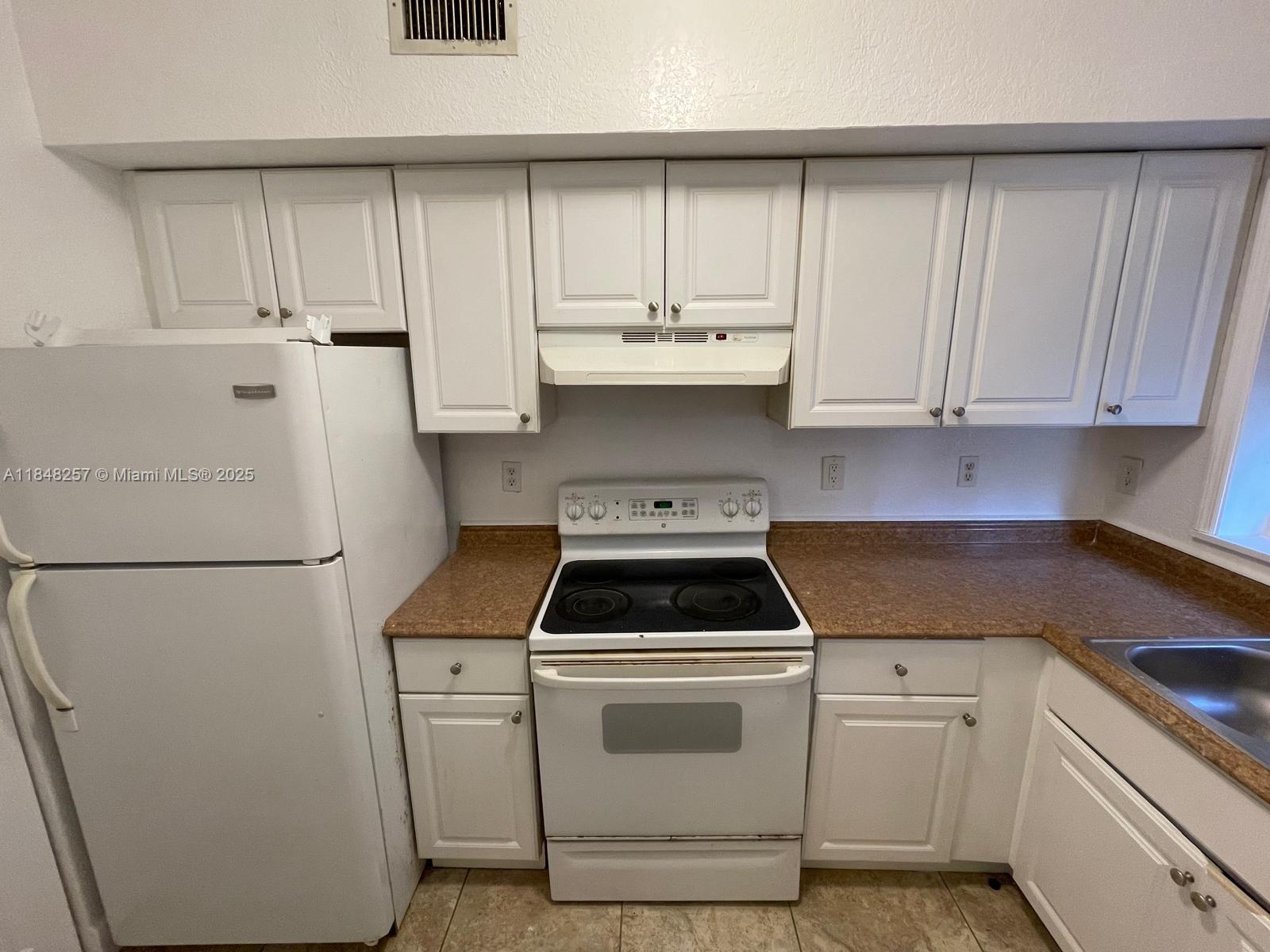 SUNSET PALM VILLAS CONDO - Residential
