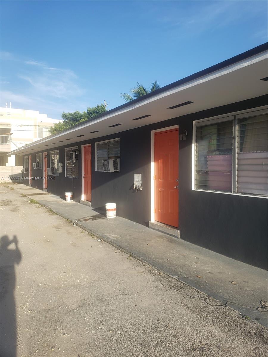 Receive up to $15,000 toward closing costs with a full-price offer when using the seller’s preferred loan officer. 
Great investment opportunity! This property is located in Miami, close to the most desirable Little Havana entertainment district. This property is located close to major highways.