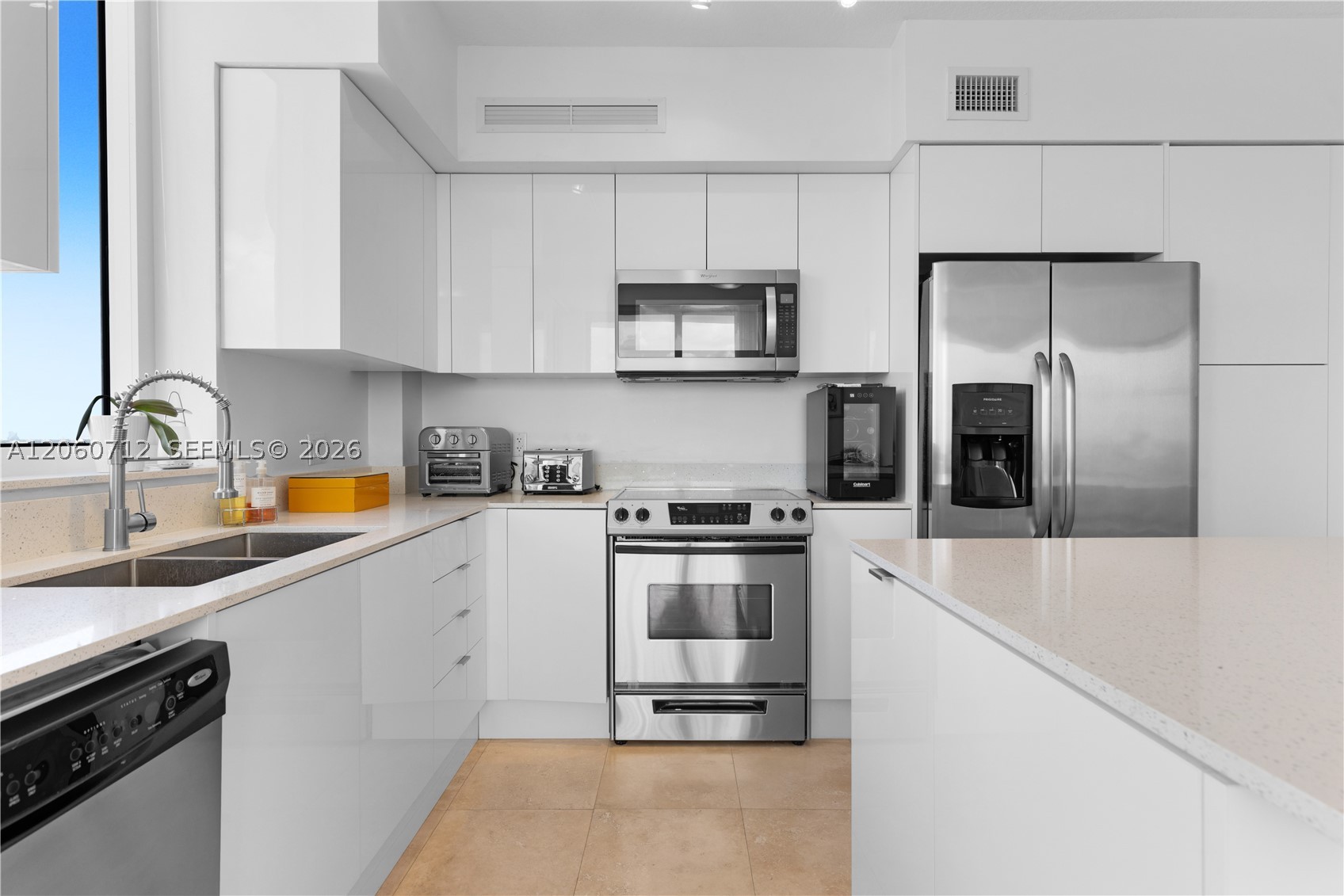 DUO CONDOMINIUM WEST - Residential