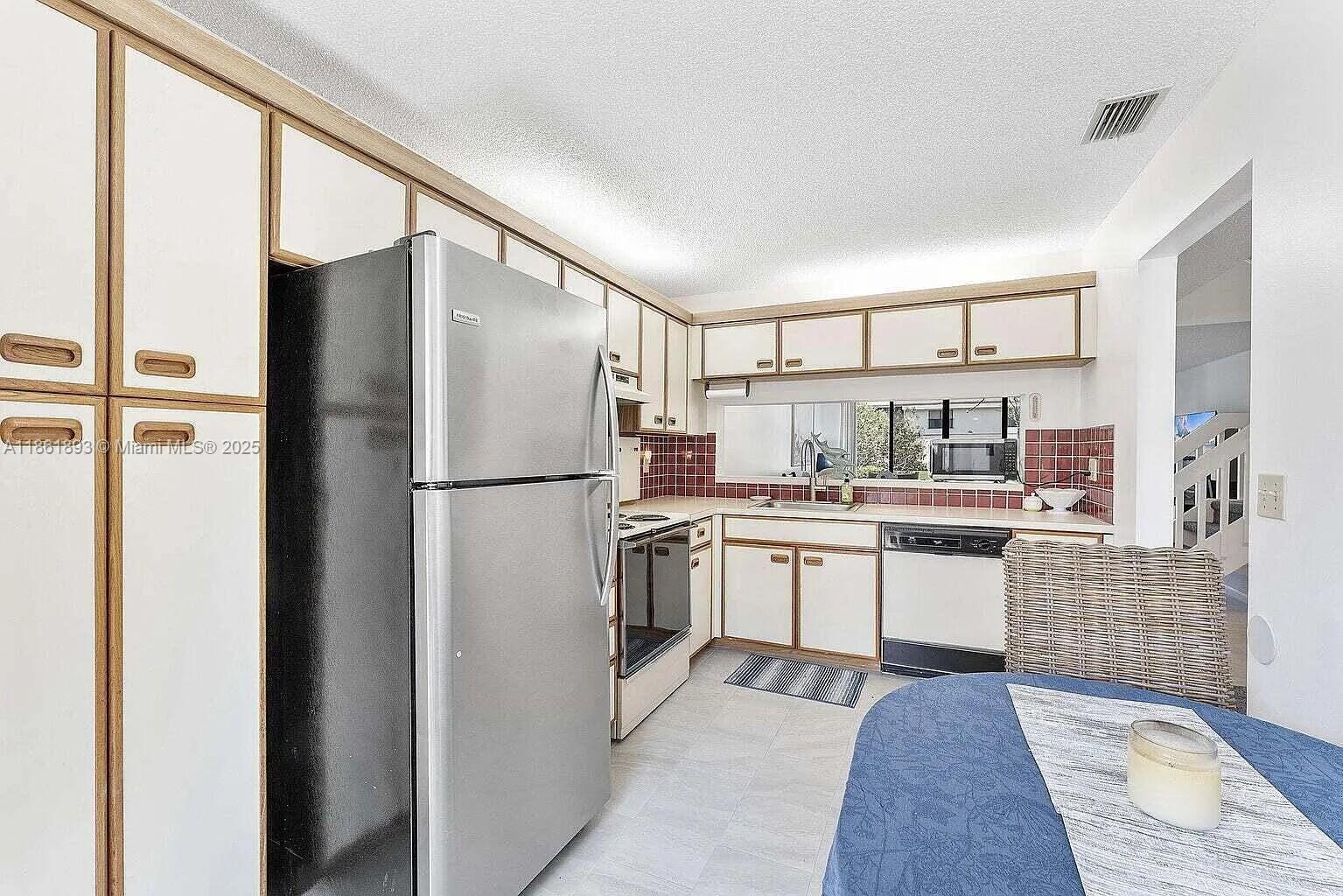 BAYWOOD VILLAGE III-A CON - Residential