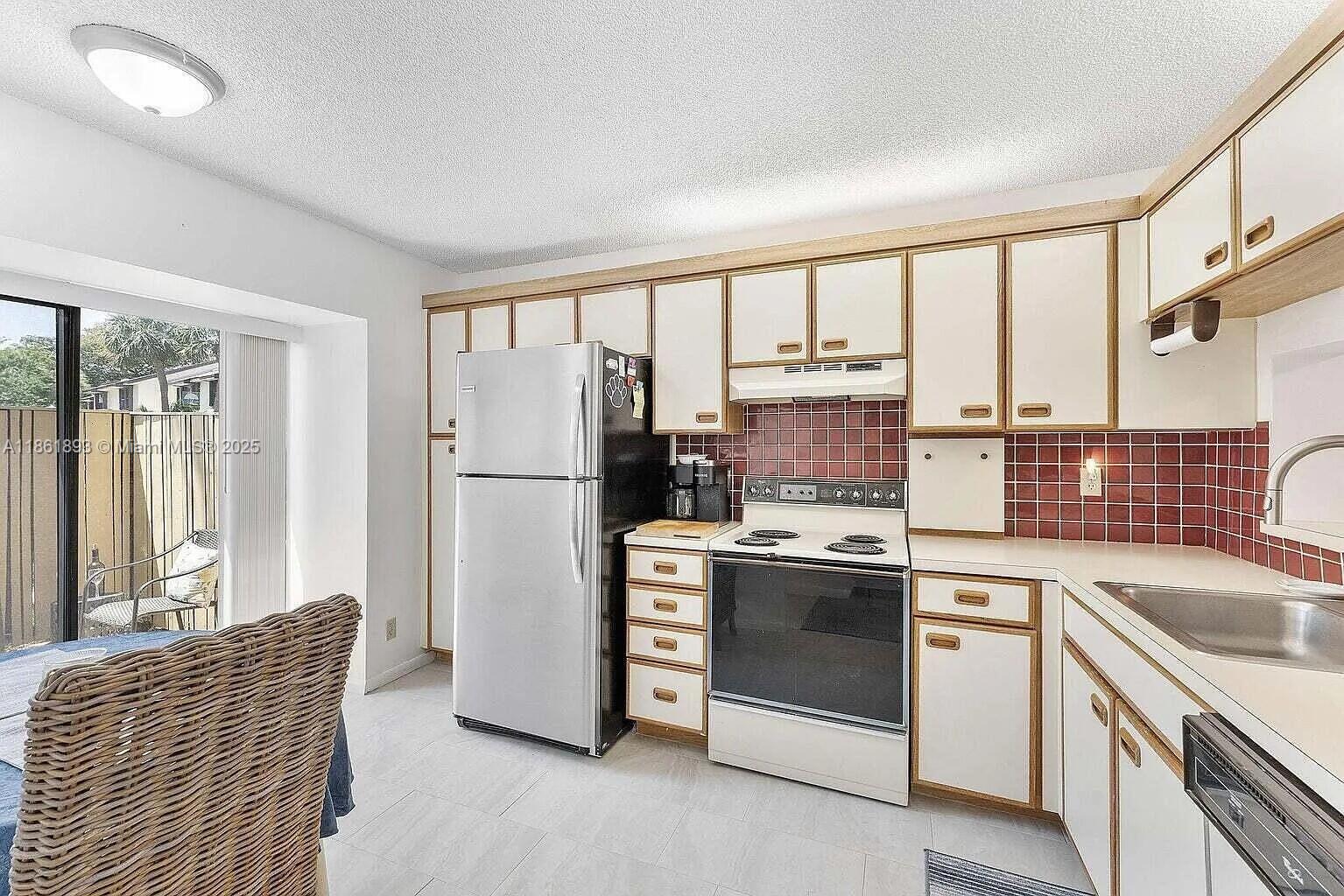 BAYWOOD VILLAGE III-A CON - Residential