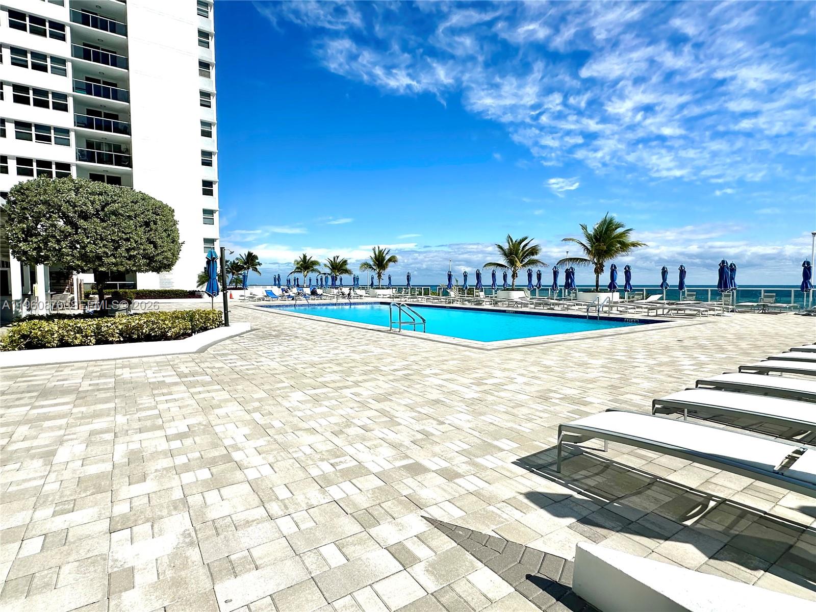LA MER ESTATES SOUTH COND - Residential