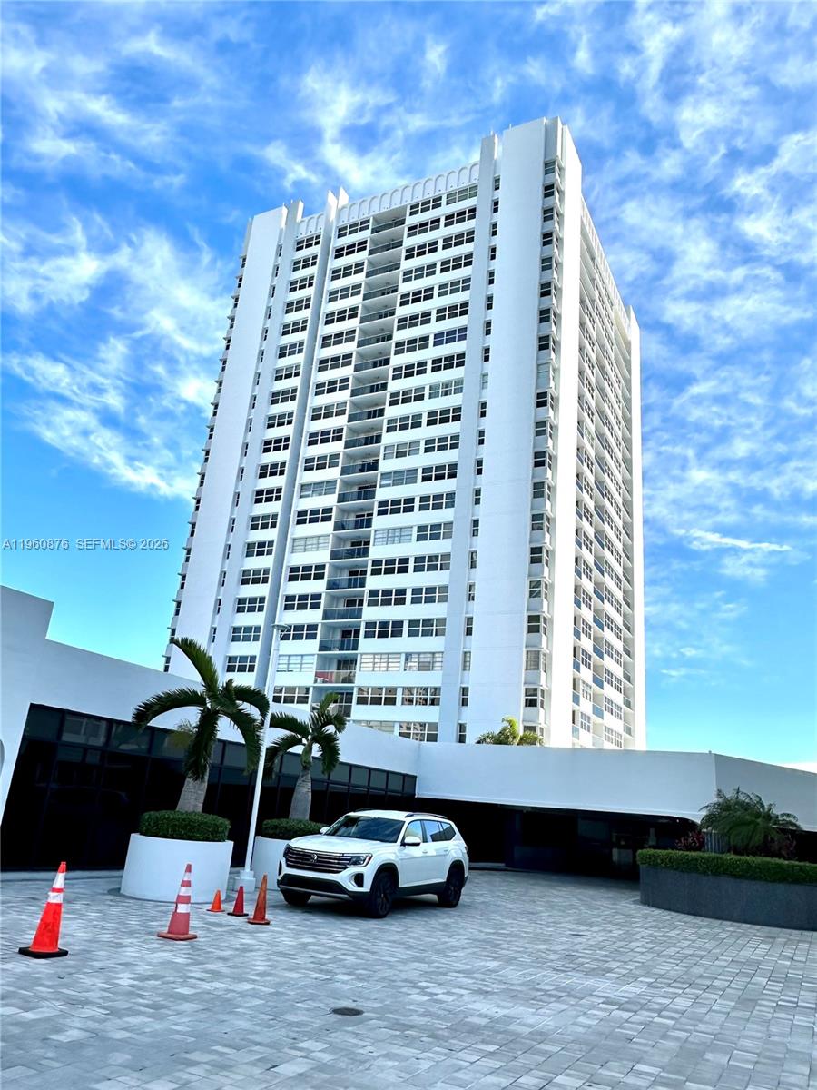 LA MER ESTATES SOUTH COND - Residential