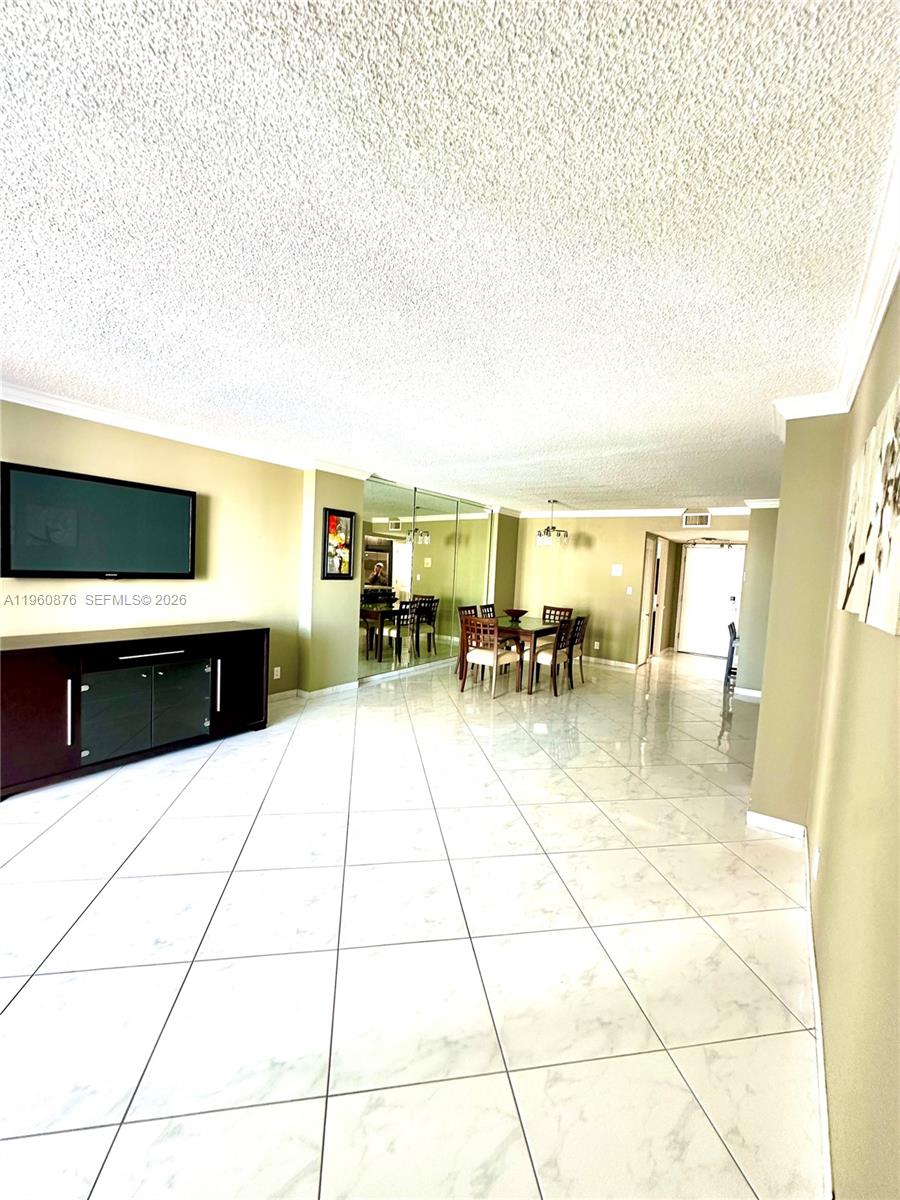 LA MER ESTATES SOUTH COND - Residential