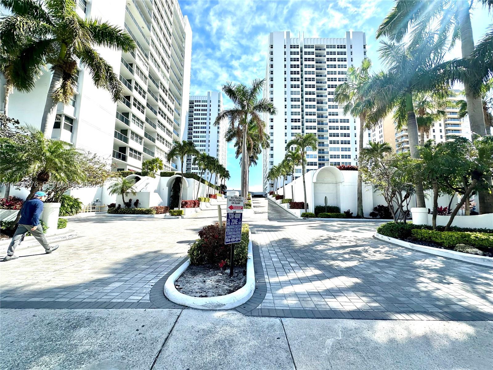 LA MER ESTATES SOUTH COND - Residential